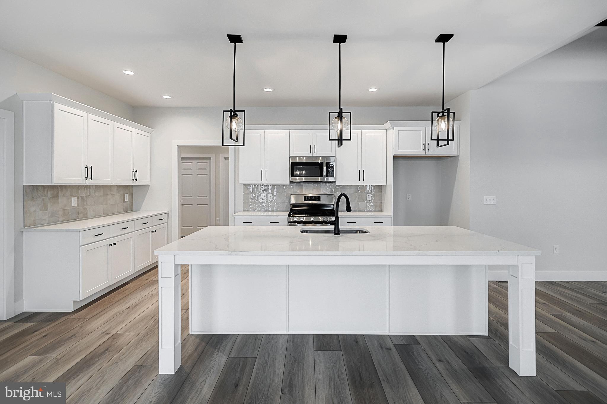 HOME TOWNE SQUARE - Residential