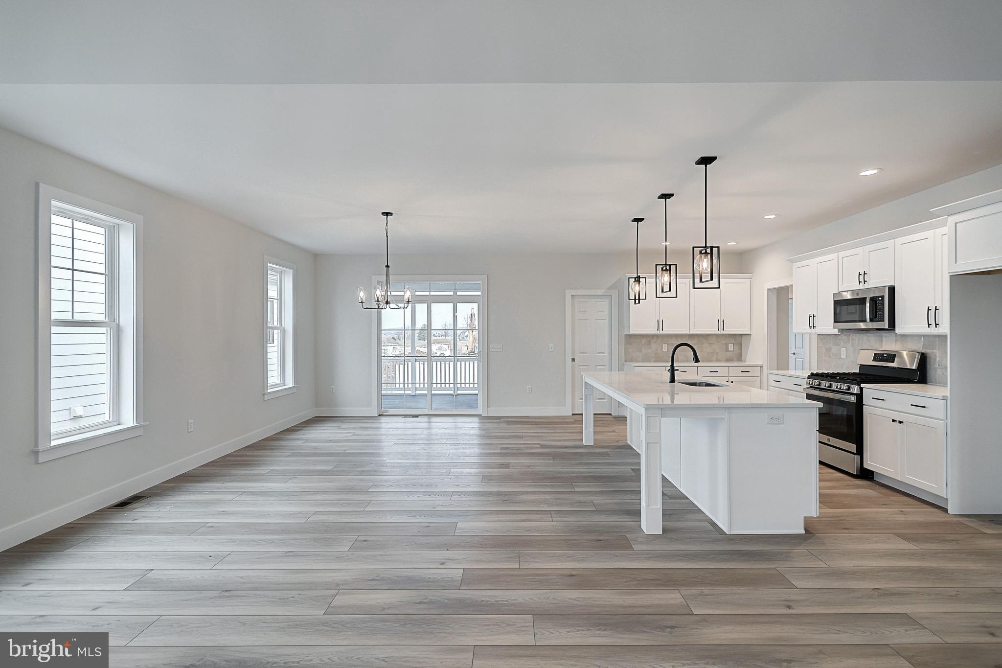 HOME TOWNE SQUARE - Residential