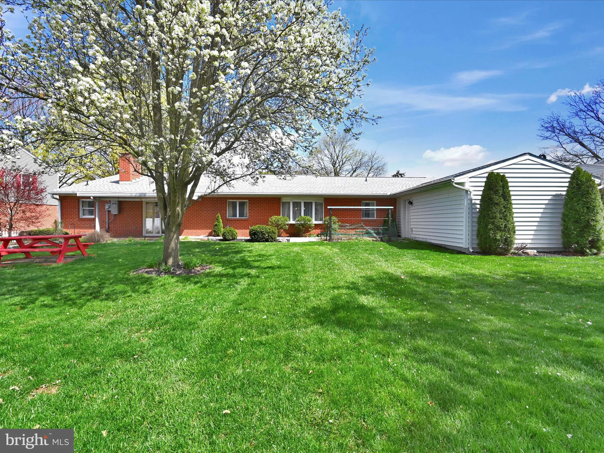 Lancaster, Pennsylvania 17601, United States, 3 Bedrooms Bedrooms, ,2 BathroomsBathrooms,Residential,Pending,100812