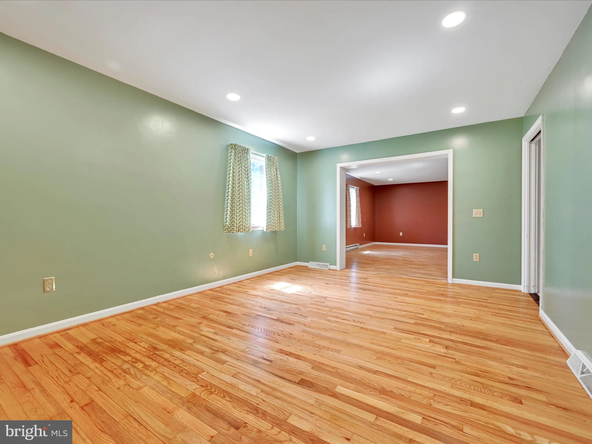 Lancaster, Pennsylvania 17601, United States, 3 Bedrooms Bedrooms, ,2 BathroomsBathrooms,Residential,Pending,100812