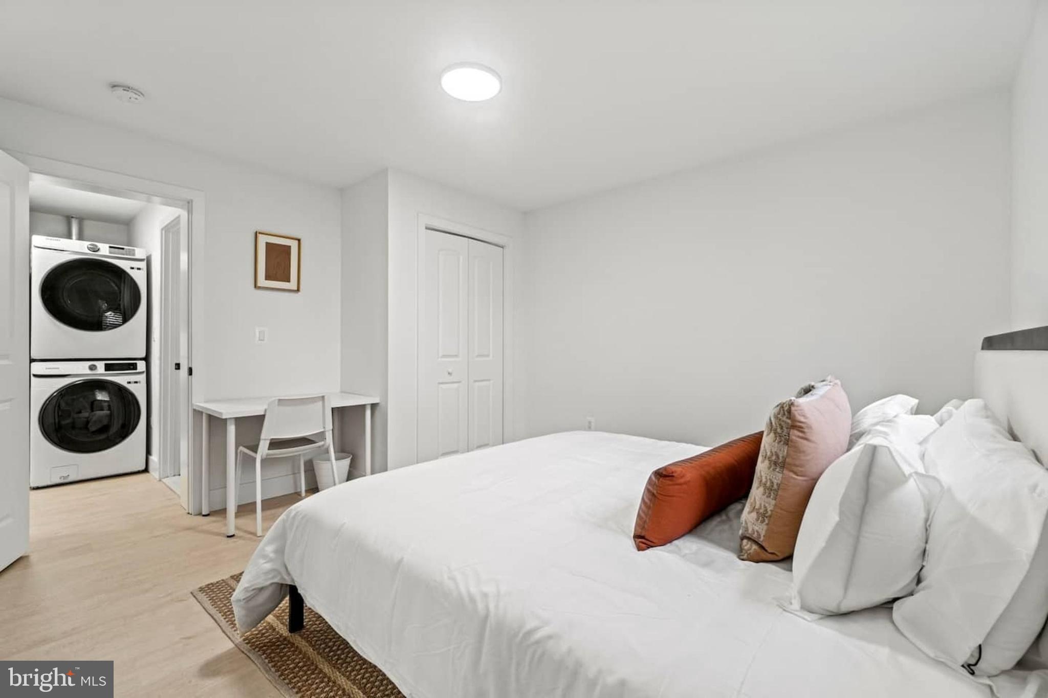 VIRGINIA SQUARE - Residential Income