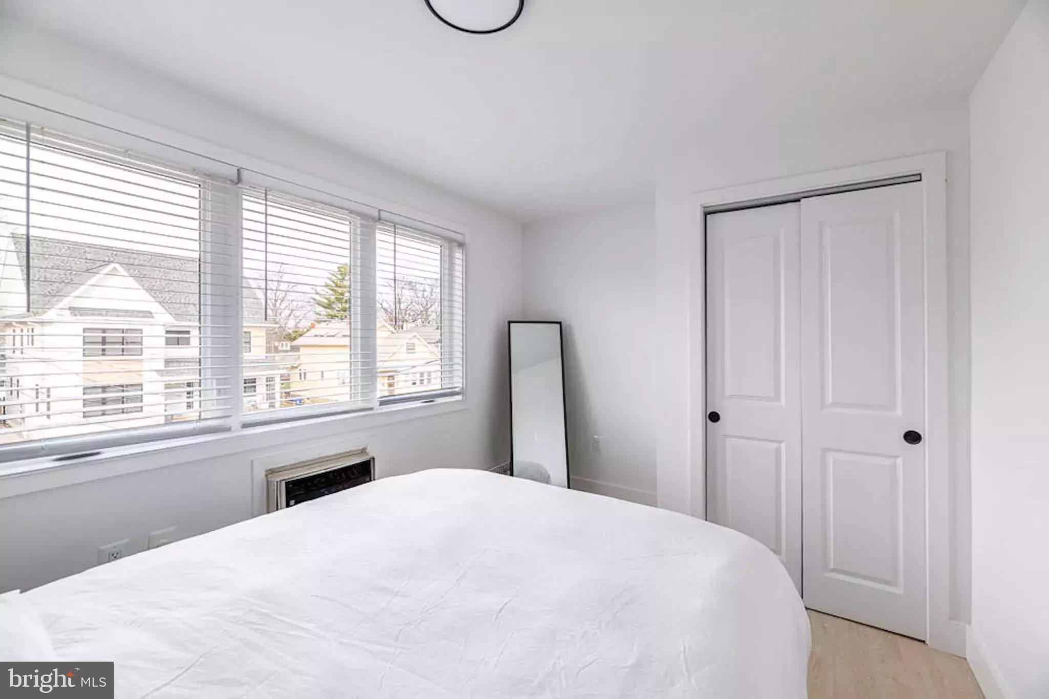 VIRGINIA SQUARE - Residential Income