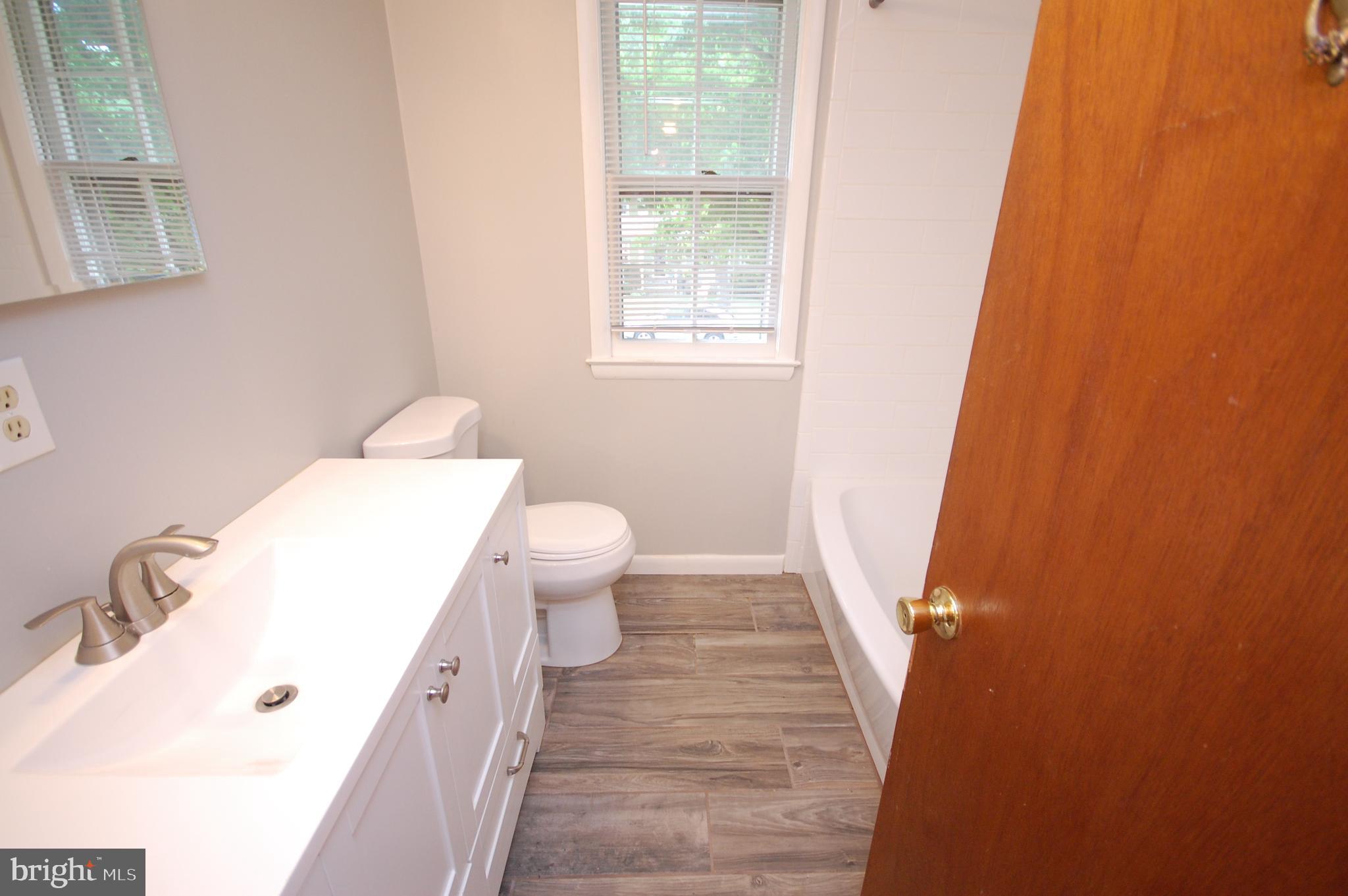 MOSBY WOODS - Residential Lease