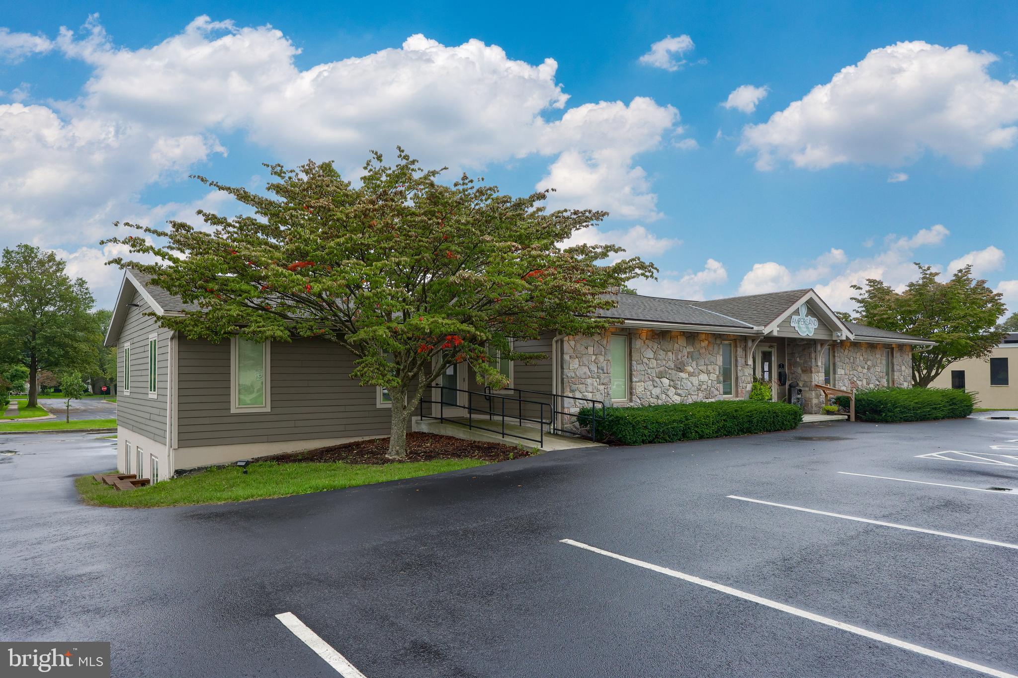 WYOMISSING HILLS - Commercial Sale