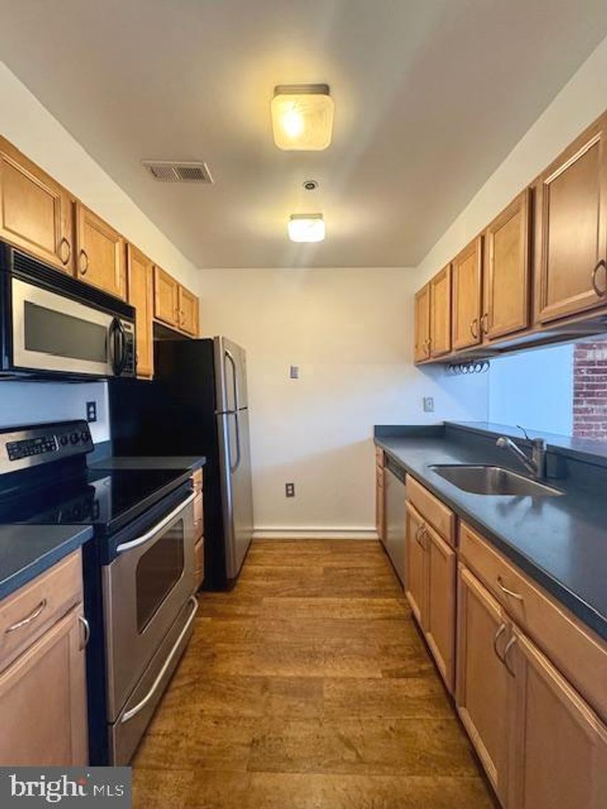 Now available! Discover this delightful well-maintained, 1 bed, 1 bath apartment nestled in the vibrant heart of Old City. Upon entering, you'll be greeted by a galley-style kitchen featuring granite countertops, modern stainless steel appliances, and an abundance of cabinet space, all overlooking the cozy living room. A generous coat closet is conveniently located at the entrance. Experience the allure of beautiful hardwood floors throughout the space. The living room boasts impressive high ceilings, exposed brick walls, and two large windows that flood the area with natural light. The bedroom is well-sized and includes another spacious closet. Additional storage is available in the hallway closet, perfect for linens and other essentials. The full bathroom is equipped with a relaxing soaking tub and a stackable washer and dryer for your convenience. Benefit from 24-hour security and enjoy breathtaking views from the rooftop. You're just steps away from the best of city living, with an array of top-notch restaurants, coffee shops, art galleries, and more at your fingertips! Building amenities also include a 24/7 front desk, a recently updated lounge/lobby, a mail and package delivery system, an interior courtyard, an elevator, and 24-hour visitor parking. Don’t miss out—schedule your showing today!