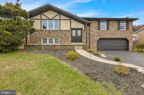 2 COURTLEIGH PLACE READING PA 19606