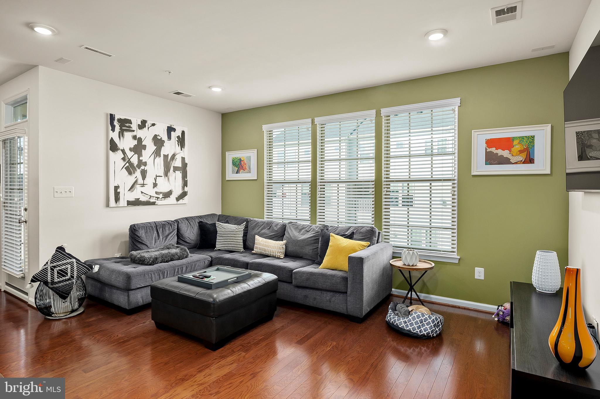 ORCHARD SQUARE - Residential