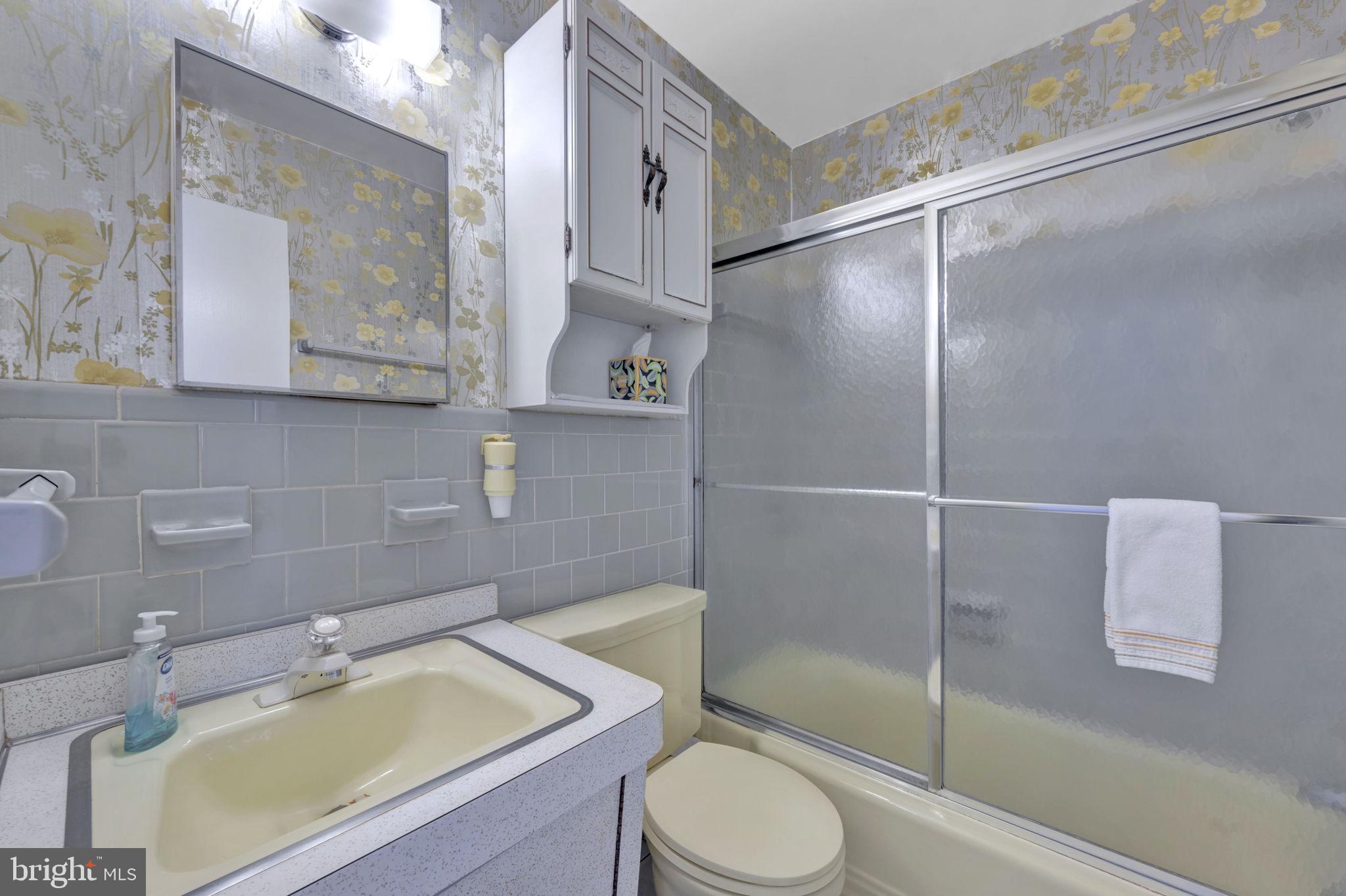 KENSINGTON KNOLLS - Residential