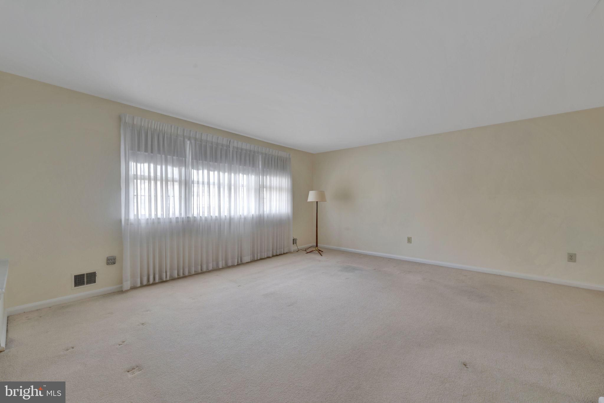 KENSINGTON KNOLLS - Residential