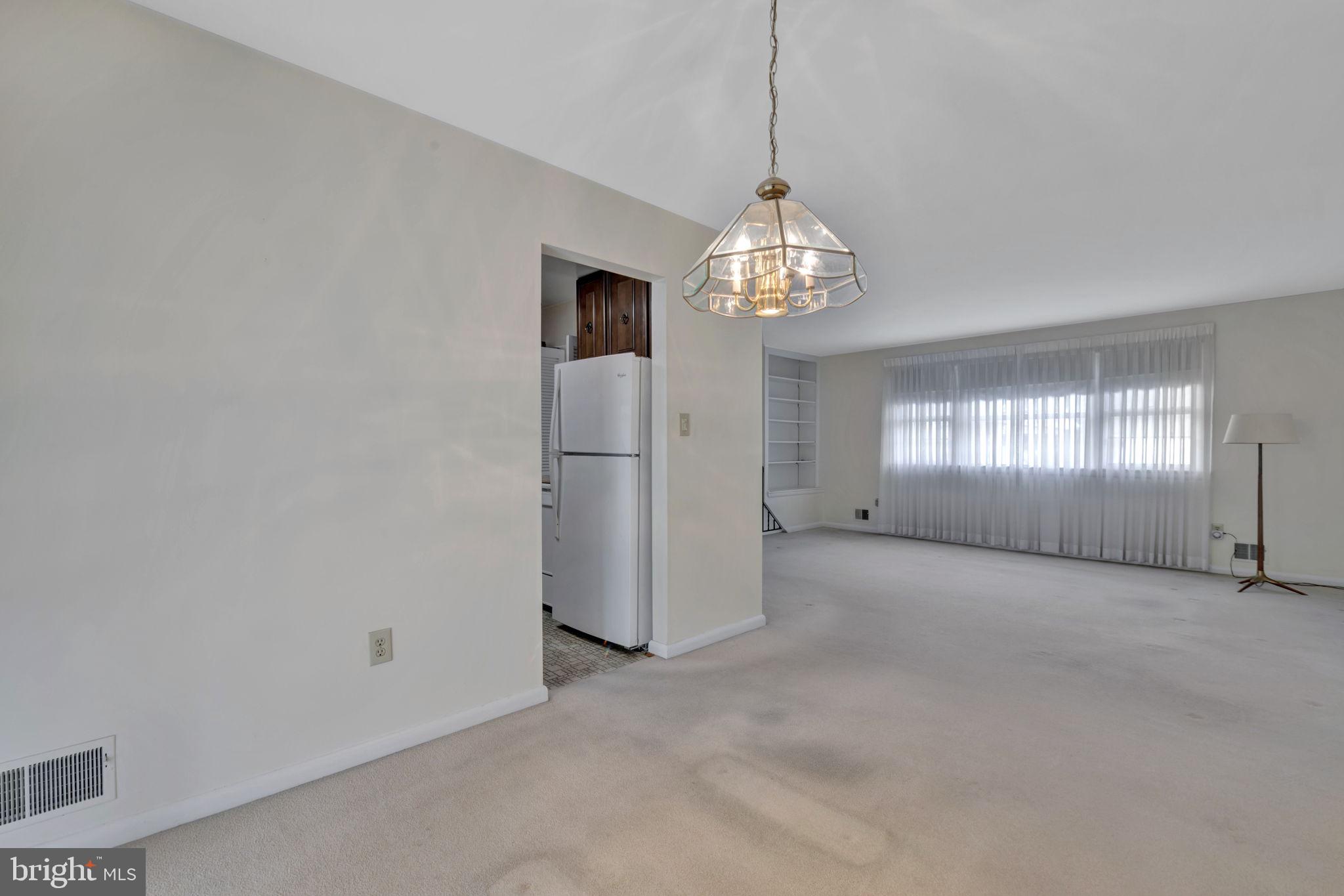 KENSINGTON KNOLLS - Residential