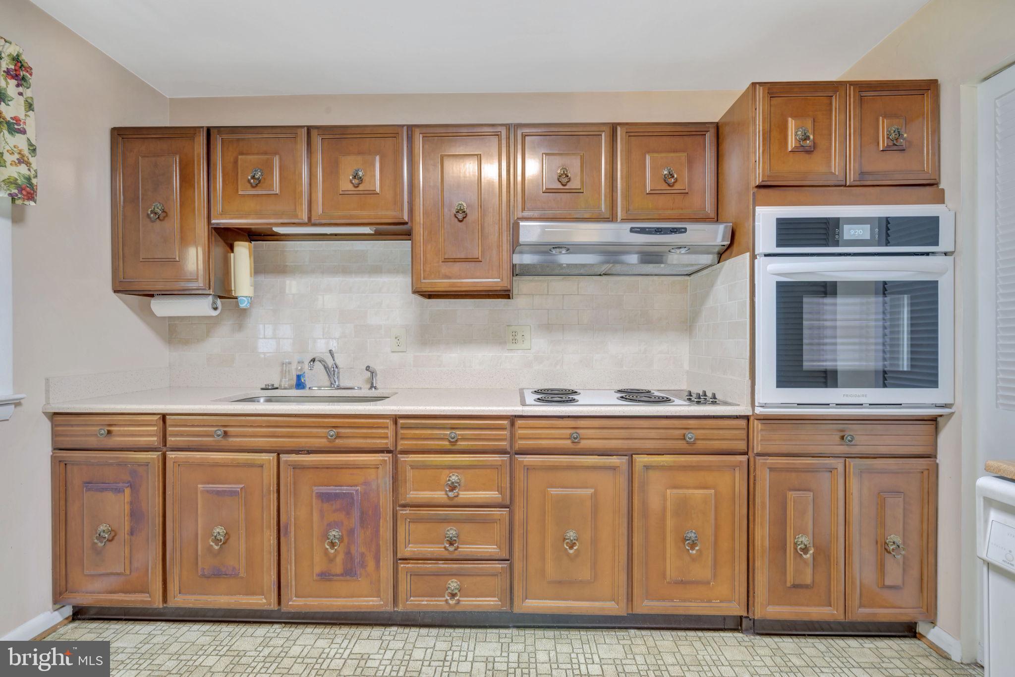 KENSINGTON KNOLLS - Residential