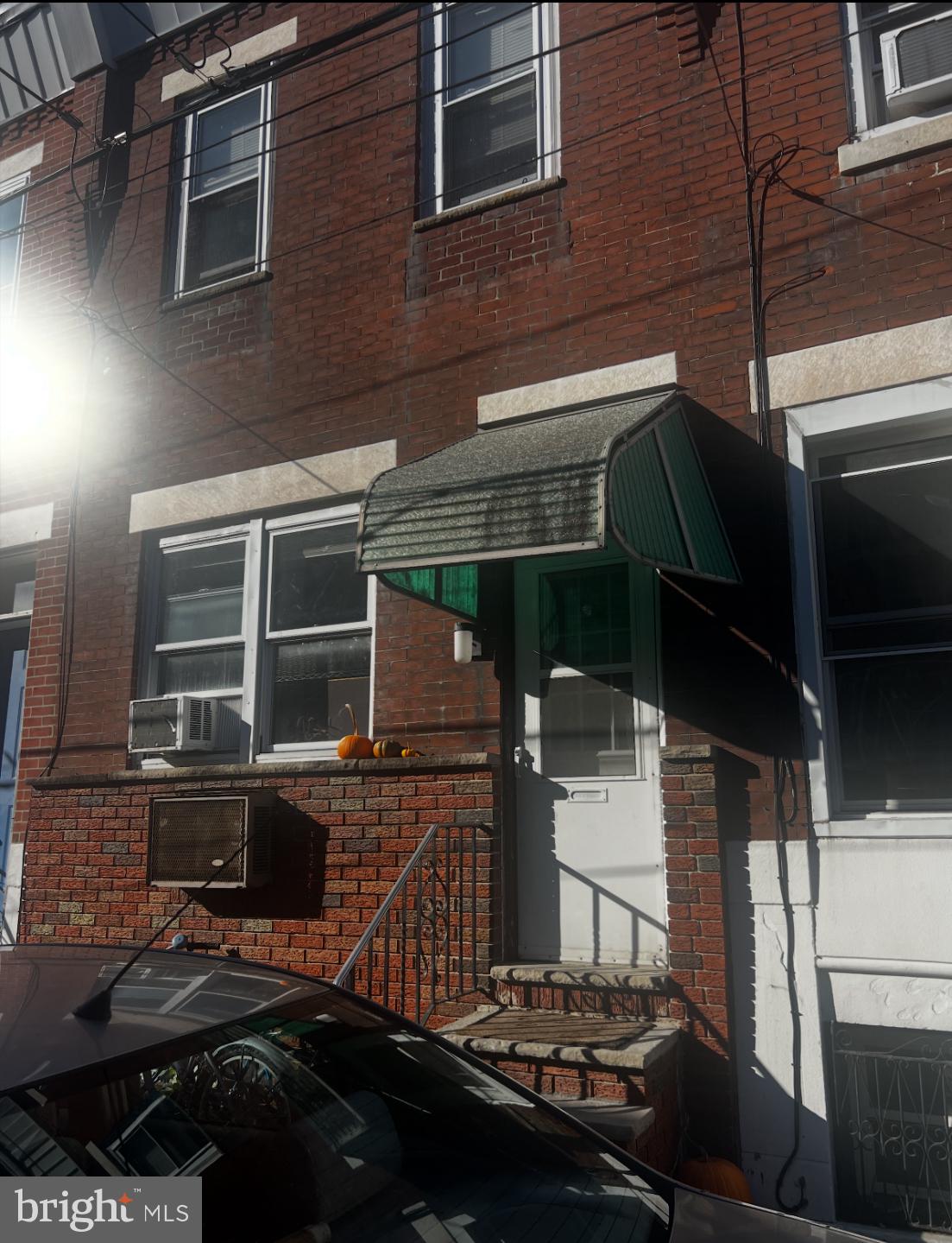 Discover this charming 2-bedroom, 1-bathroom home situated in a vibrant neighborhood of South Philadelphia. Currently occupied, the tenant is scheduled to vacate by the end of August, offering you flexibility to either purchase with the tenant in place or finalize the sale upon their departure. This property presents an excellent opportunity as a rental investment or a perfect starter home. ( roof is 3 years young)
Please note that the home is in the process of moving, so you may find boxes around. Don’t miss your chance to view this lovely property on a fantastic block—schedule your showing today!