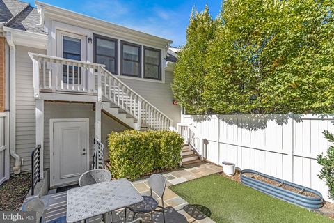 Photo of 2102 Main Line Boulevard, ALEXANDRIA, VA 22301 (MLS # VAAX2051094) Photo of 2102 Main Line Boulevard, ALEXANDRIA, VA 22301 (MLS # VAAX2051094)