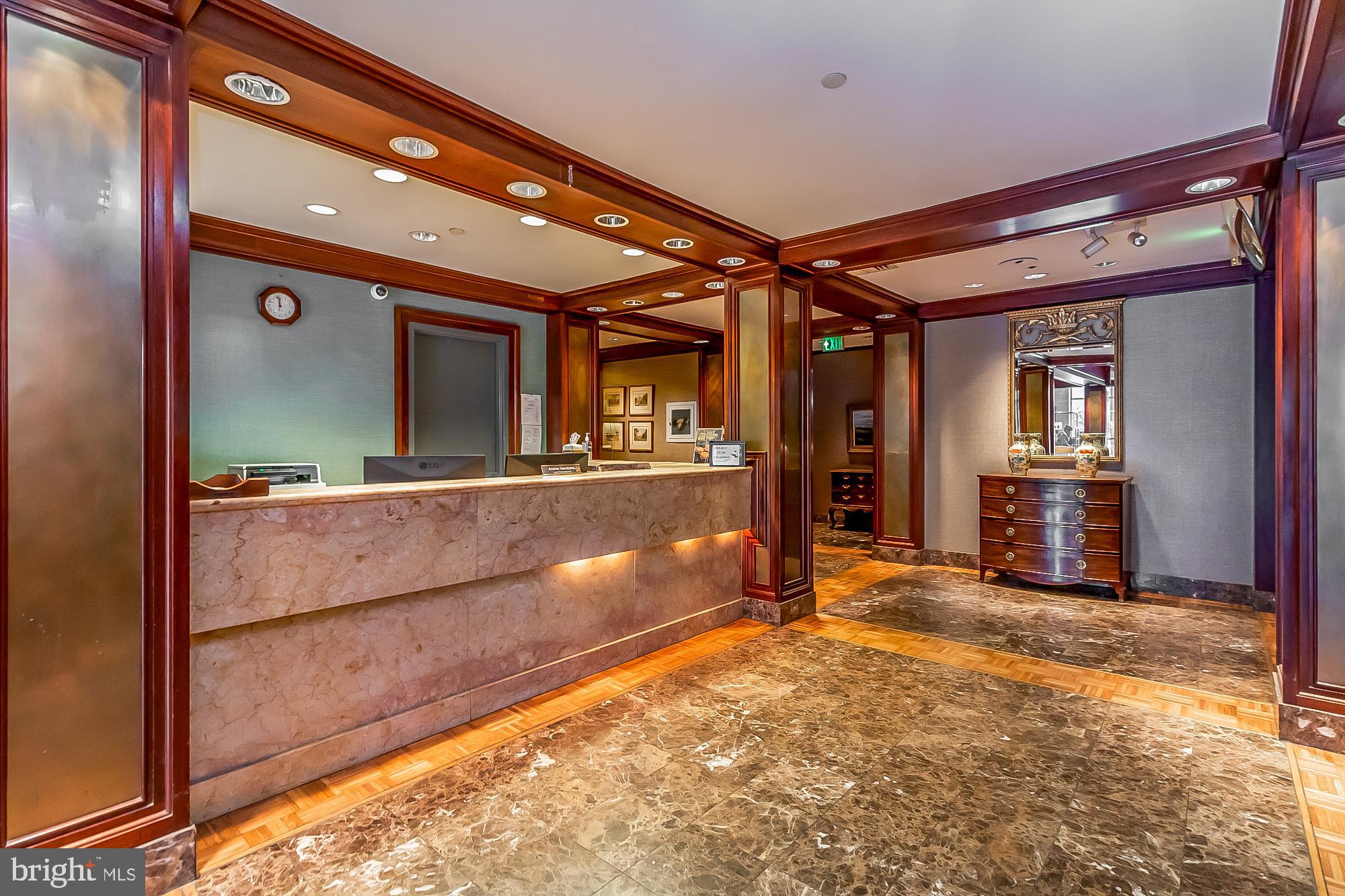 THE COLONNADE - Residential