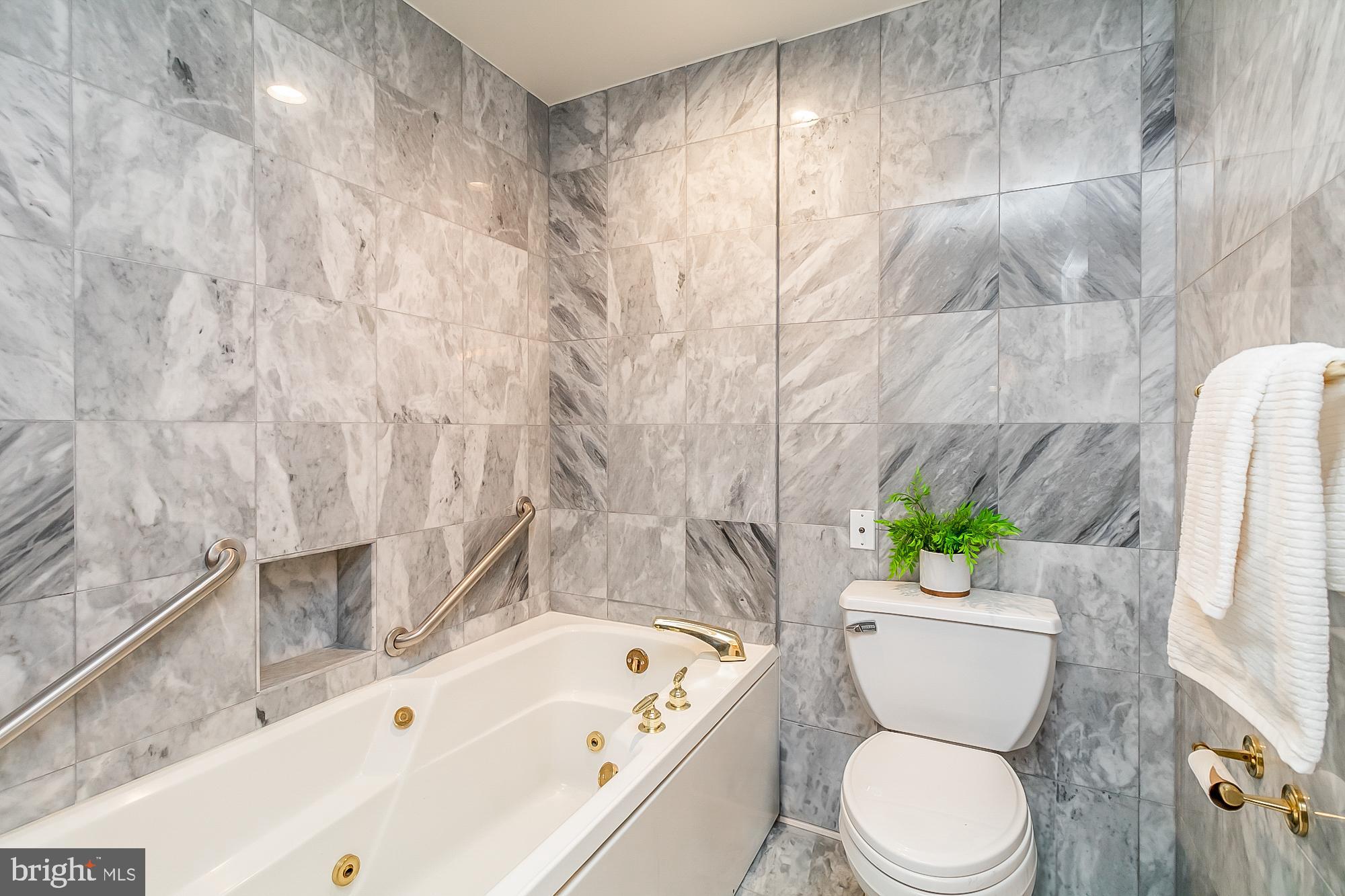 THE COLONNADE - Residential