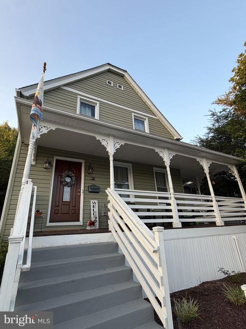 Homes For Sale - 811 E B Street<br/> Frederick County, BRUNSWICK, MD 21716