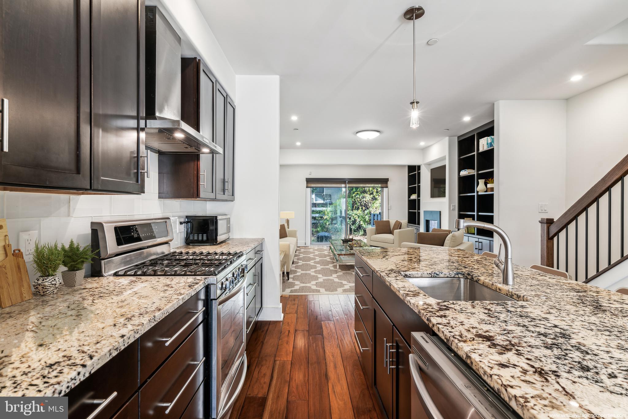 ROXBOROUGH - Residential