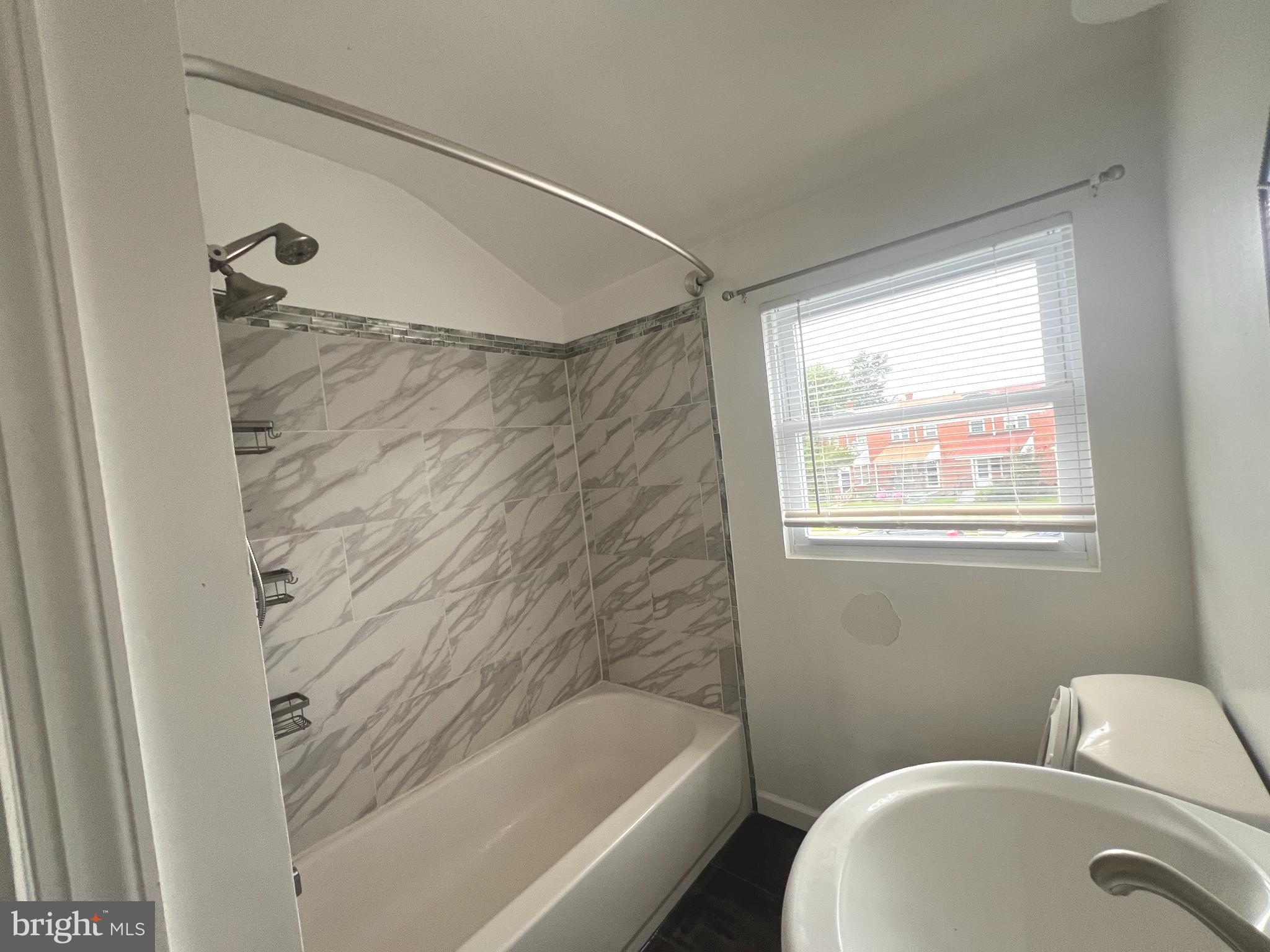 CHARLESMONT - Residential Lease