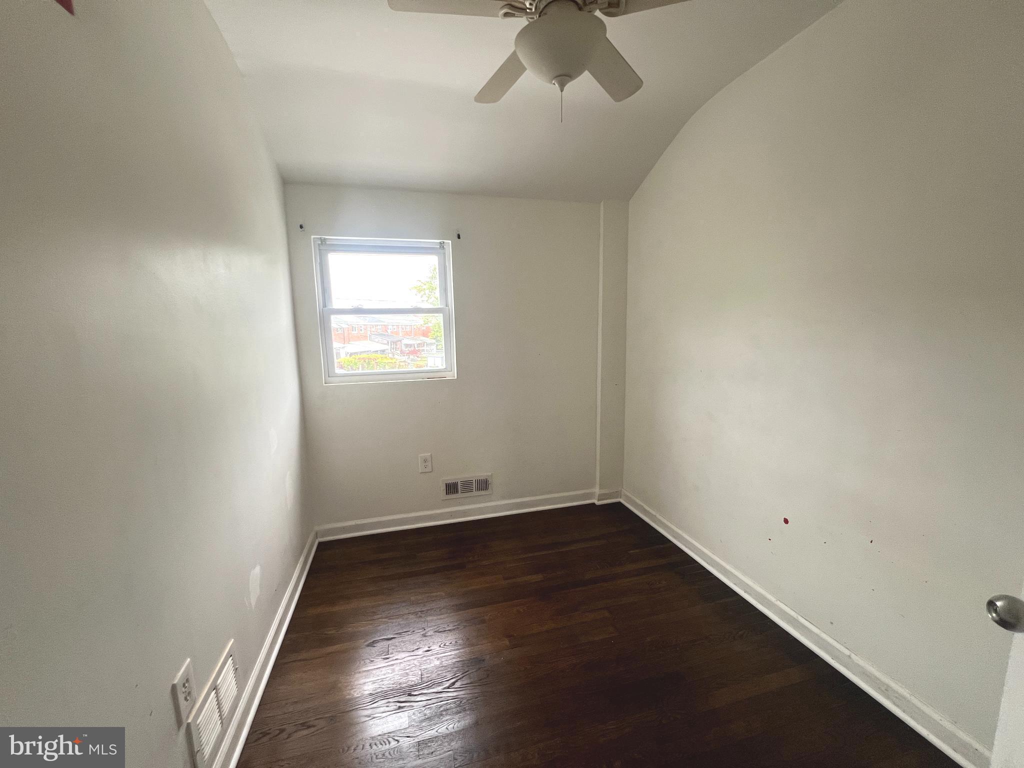 CHARLESMONT - Residential Lease