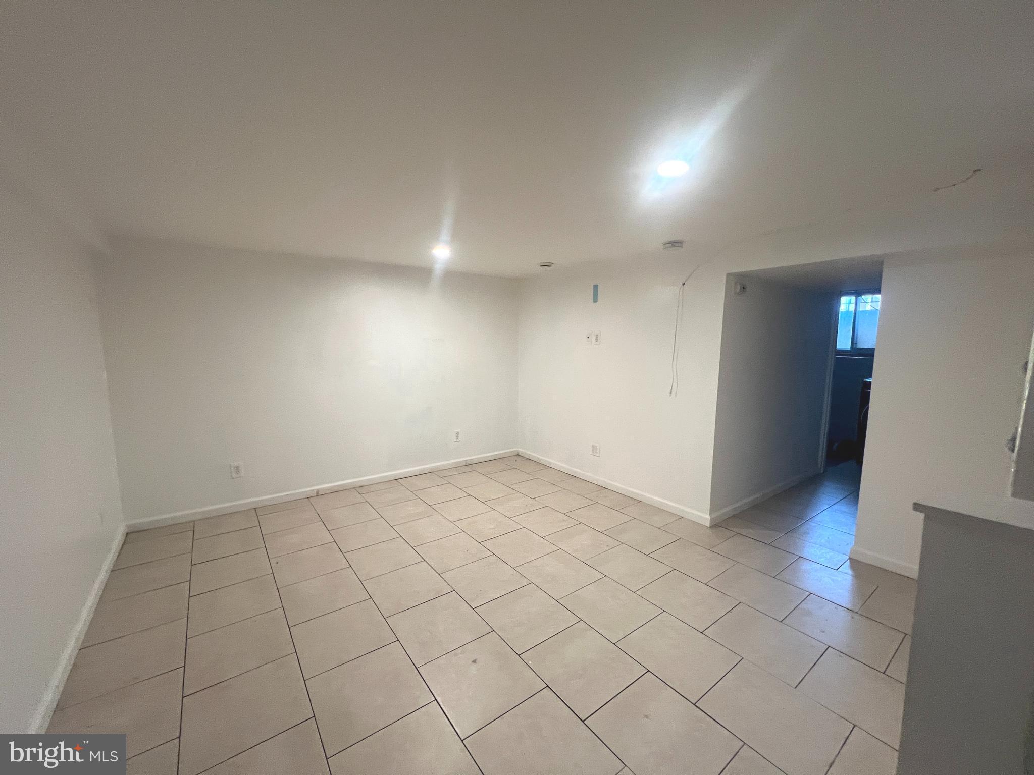 CHARLESMONT - Residential Lease