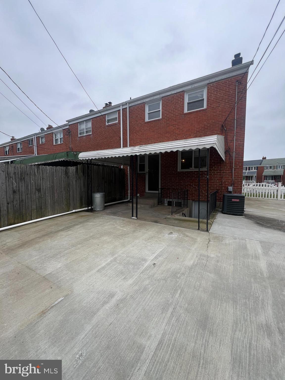 CHARLESMONT - Residential Lease