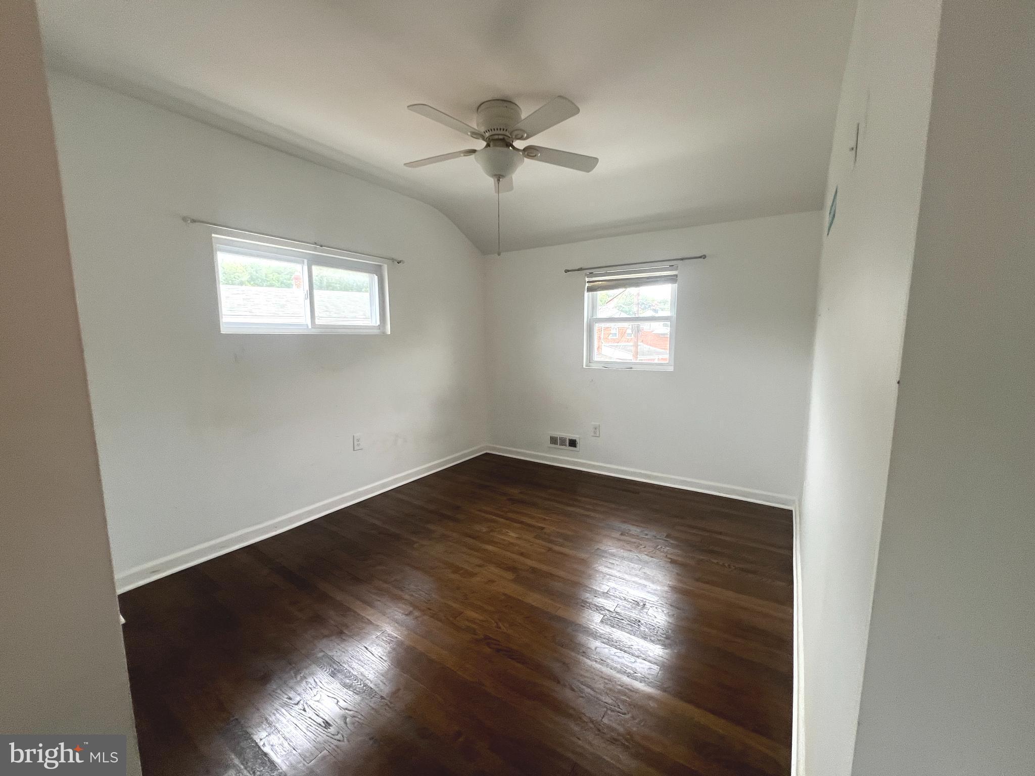 CHARLESMONT - Residential Lease