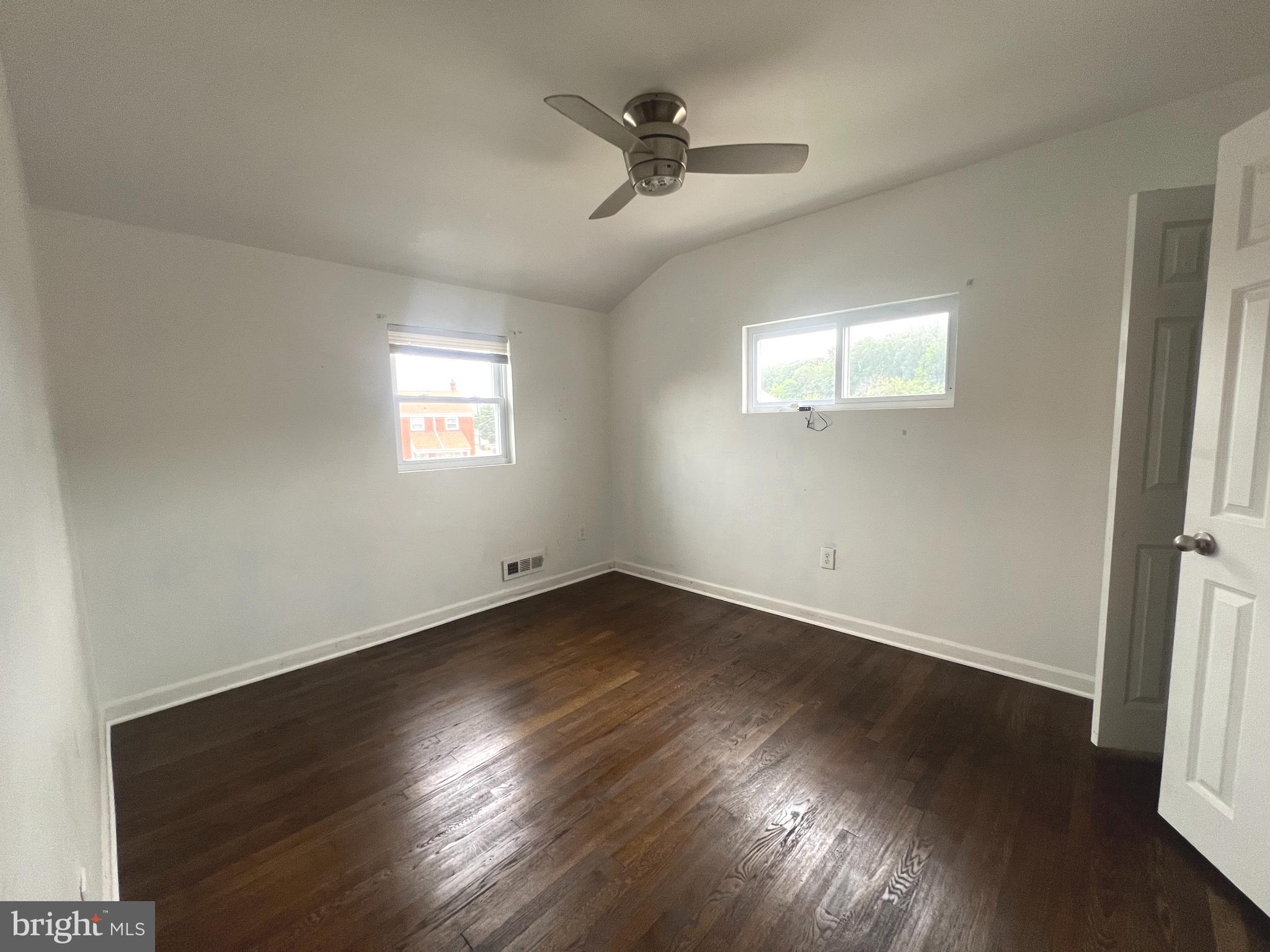 CHARLESMONT - Residential Lease