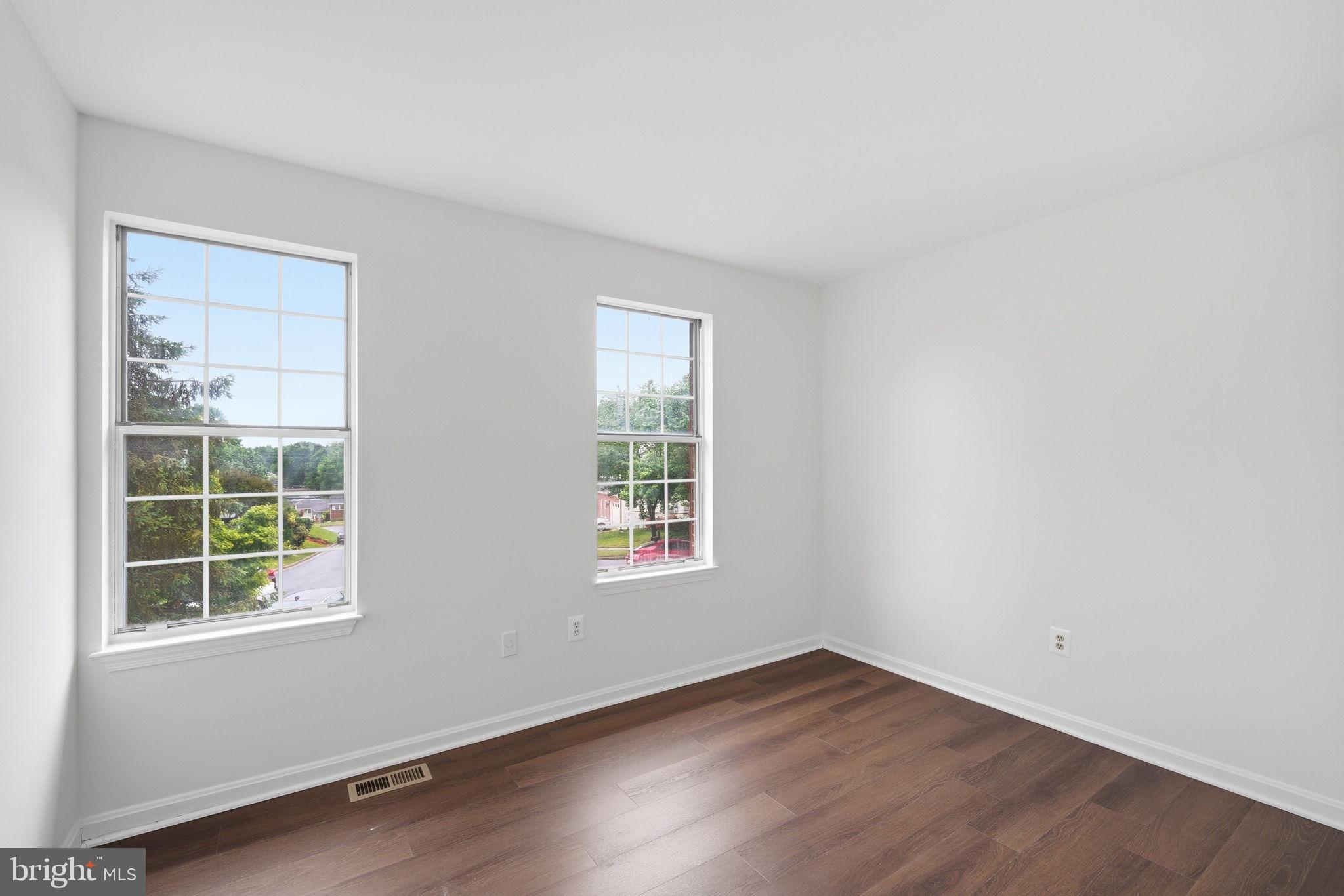 COLLEGE PARK - Residential