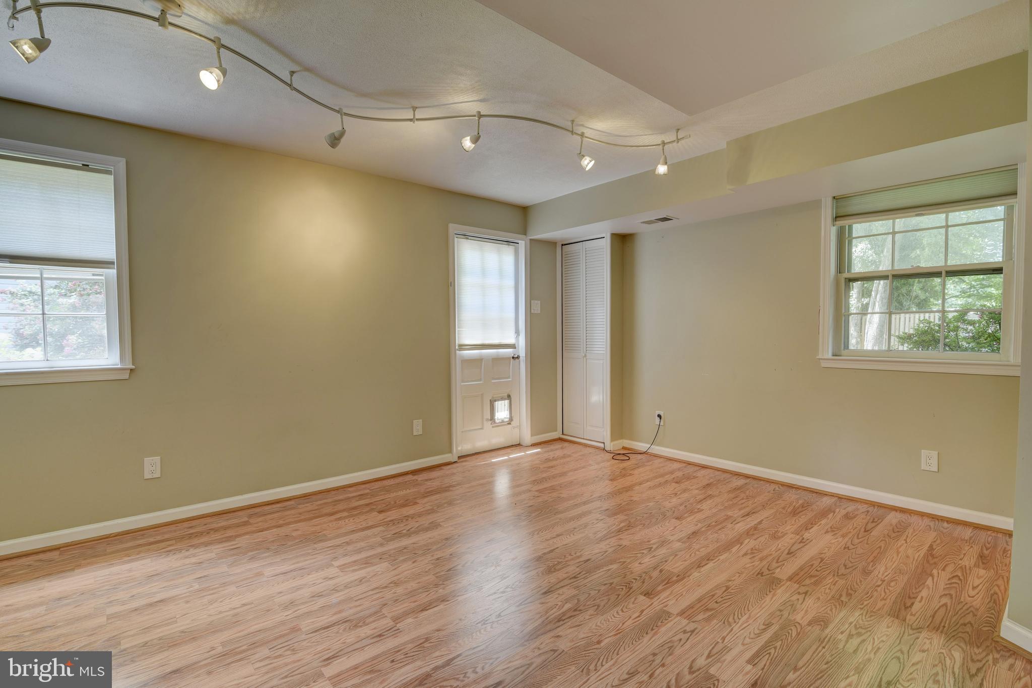 TYSONS VALLEY - Residential Lease