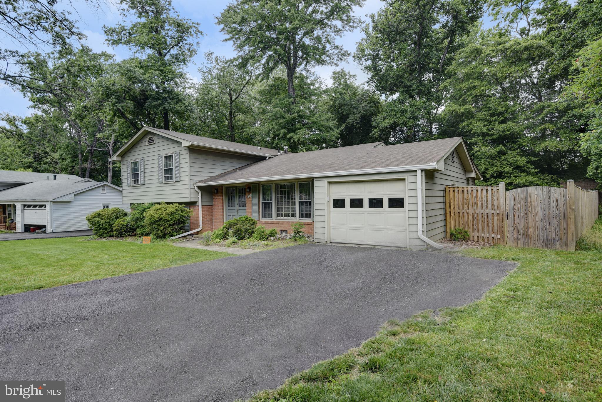 TYSONS VALLEY - Residential Lease