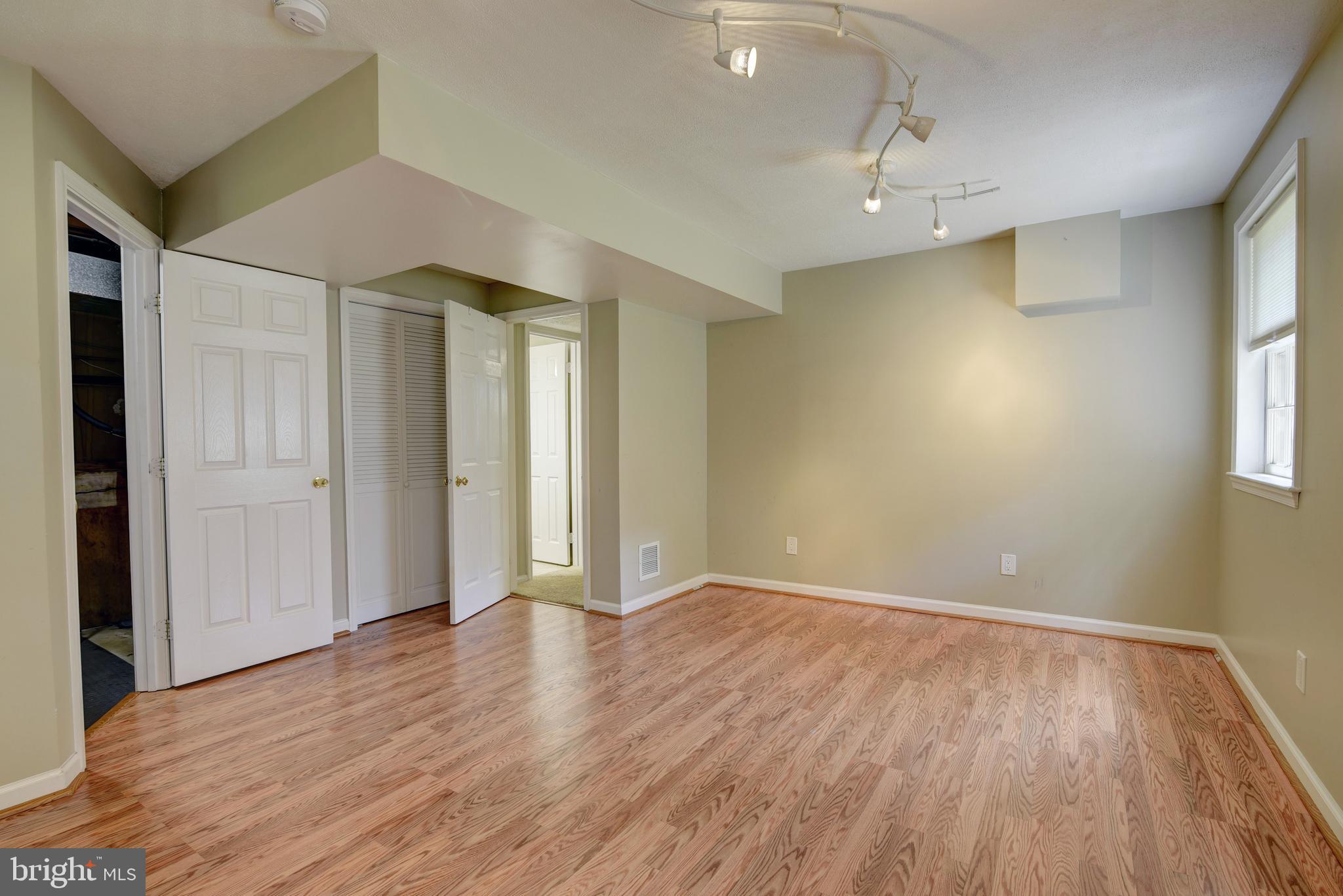 TYSONS VALLEY - Residential Lease