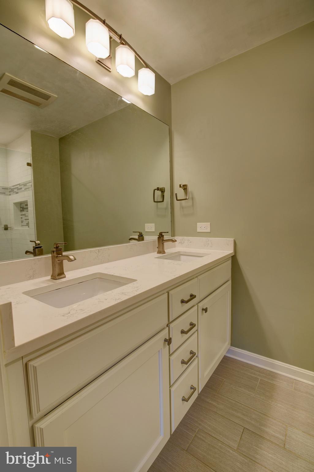 TYSONS VALLEY - Residential Lease