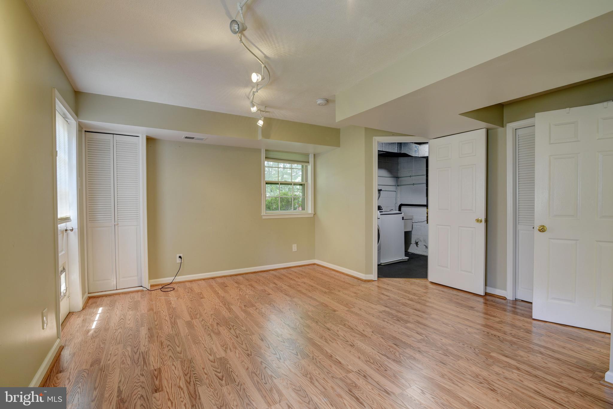 TYSONS VALLEY - Residential Lease