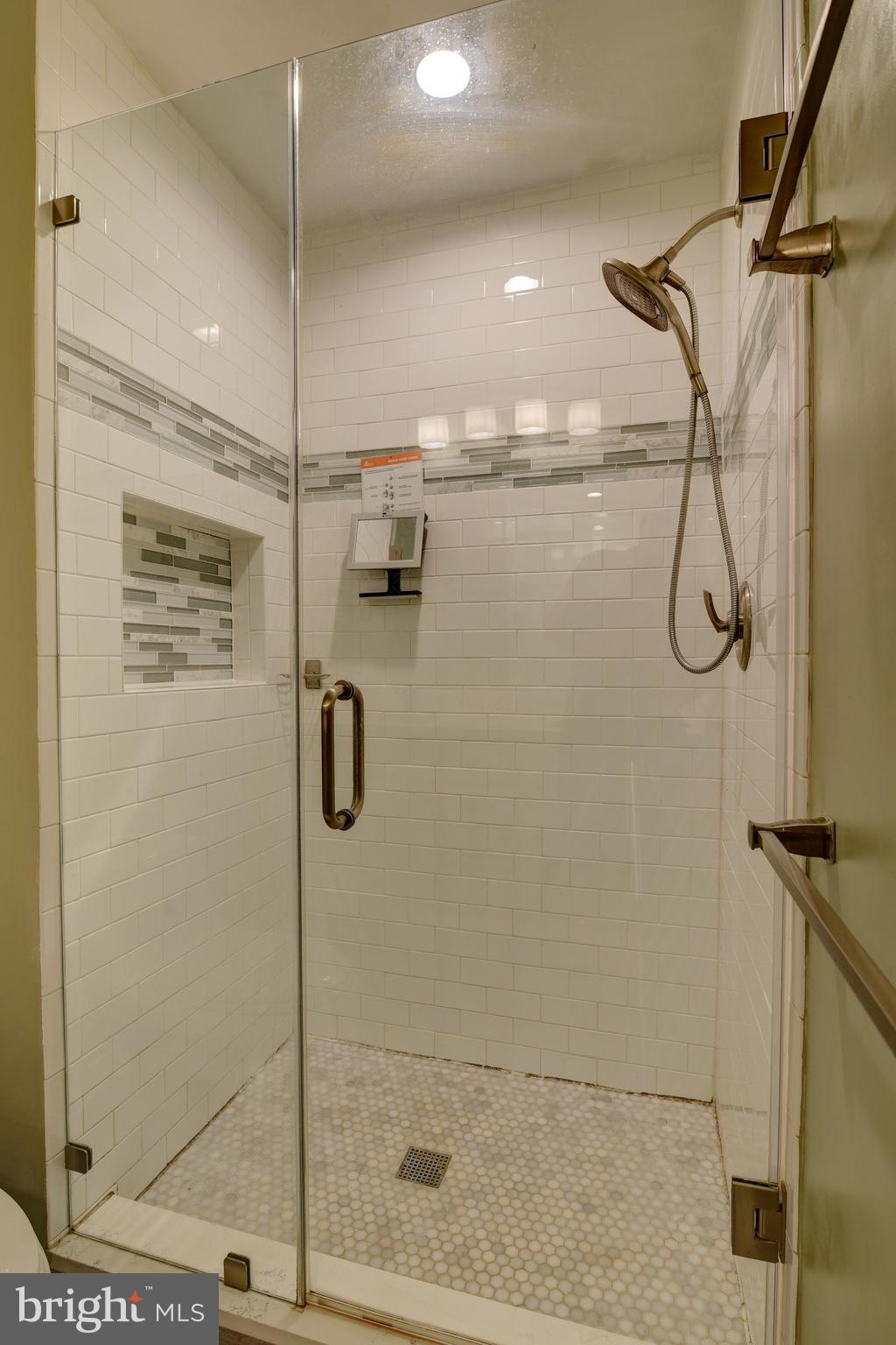 TYSONS VALLEY - Residential Lease