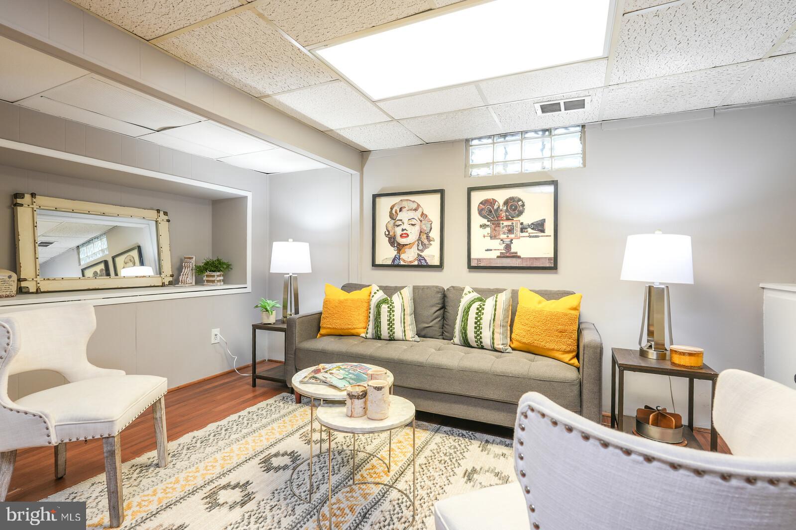 COLLEGE VIEW - Residential