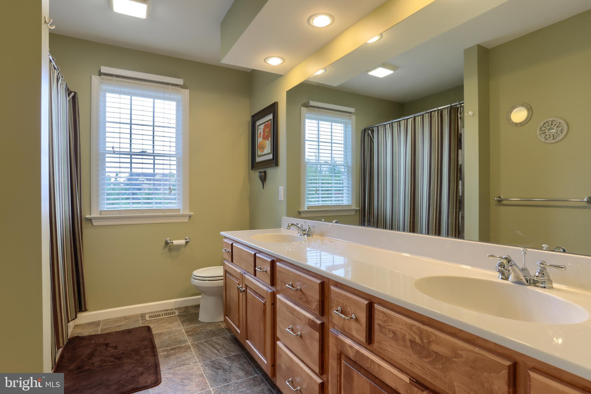 KENDALE OAKS - Residential