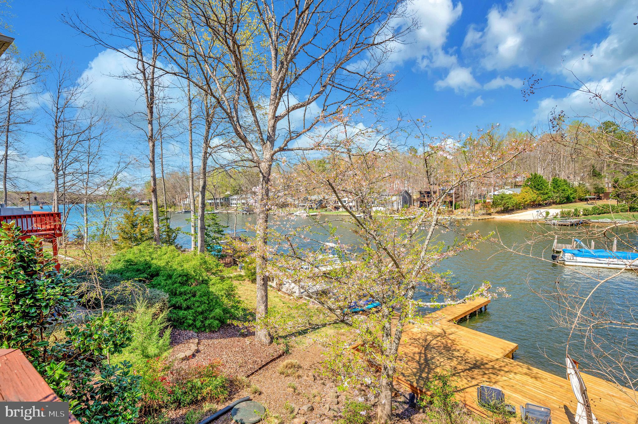 LAKE OF THE WOODS - Residential