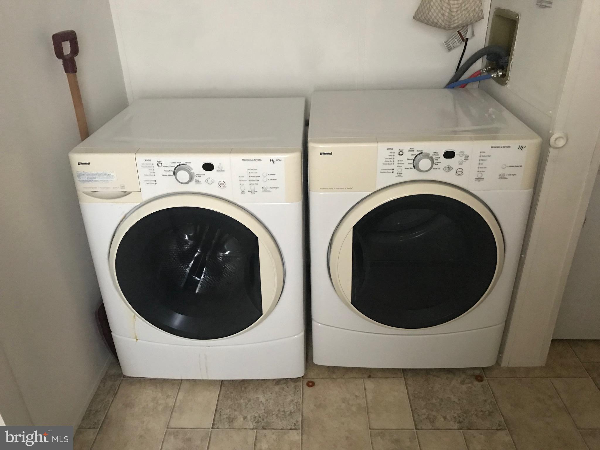 LAKESIDE VILLAGE - Residential