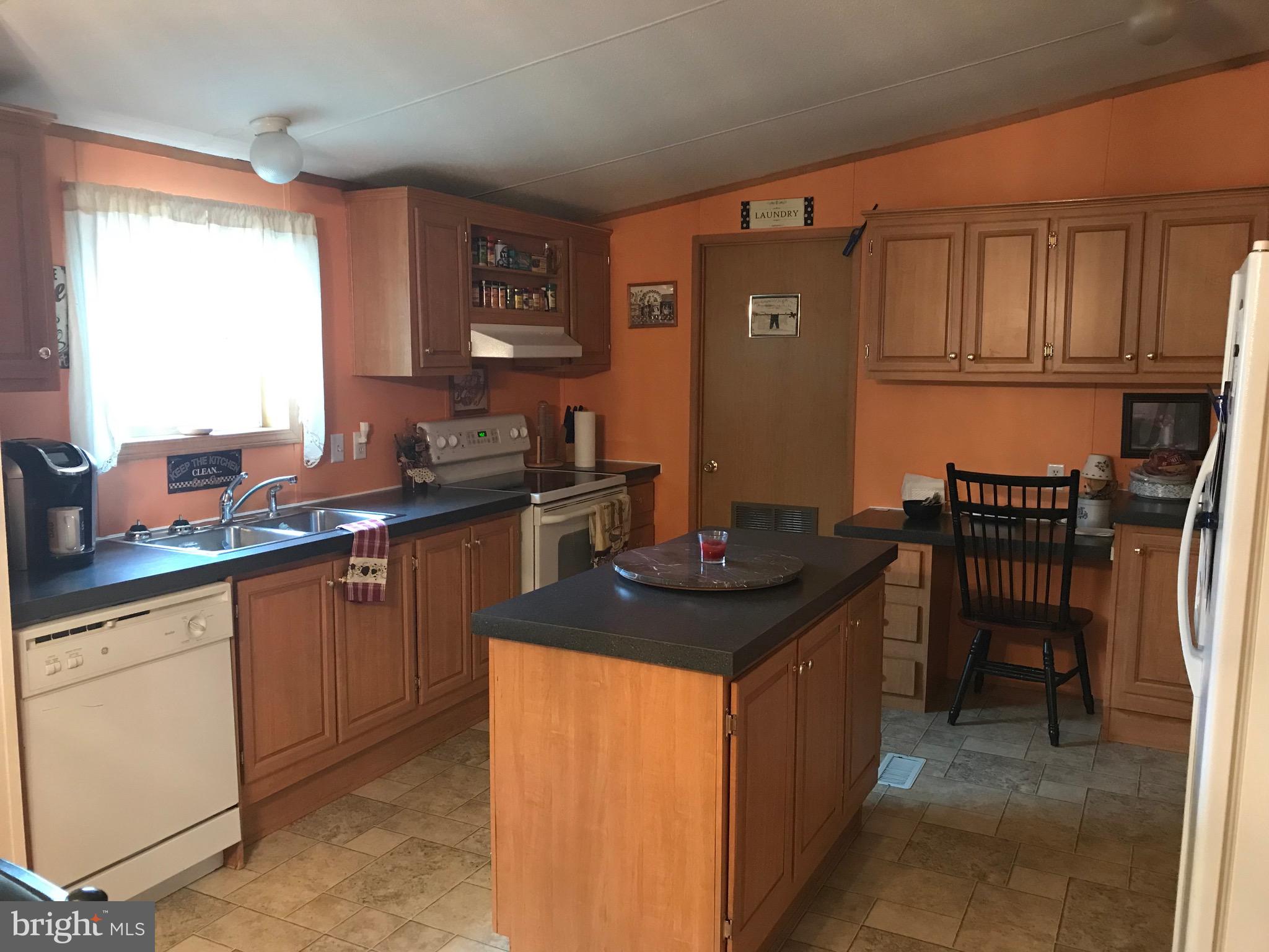 LAKESIDE VILLAGE - Residential