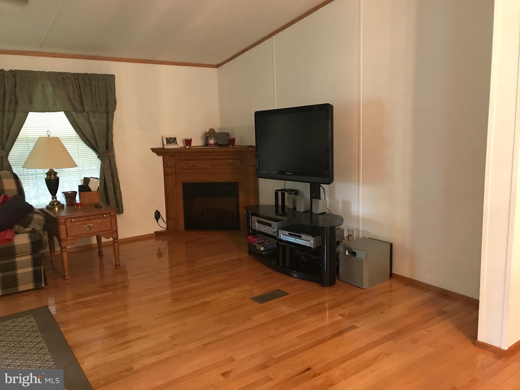 LAKESIDE VILLAGE - Residential