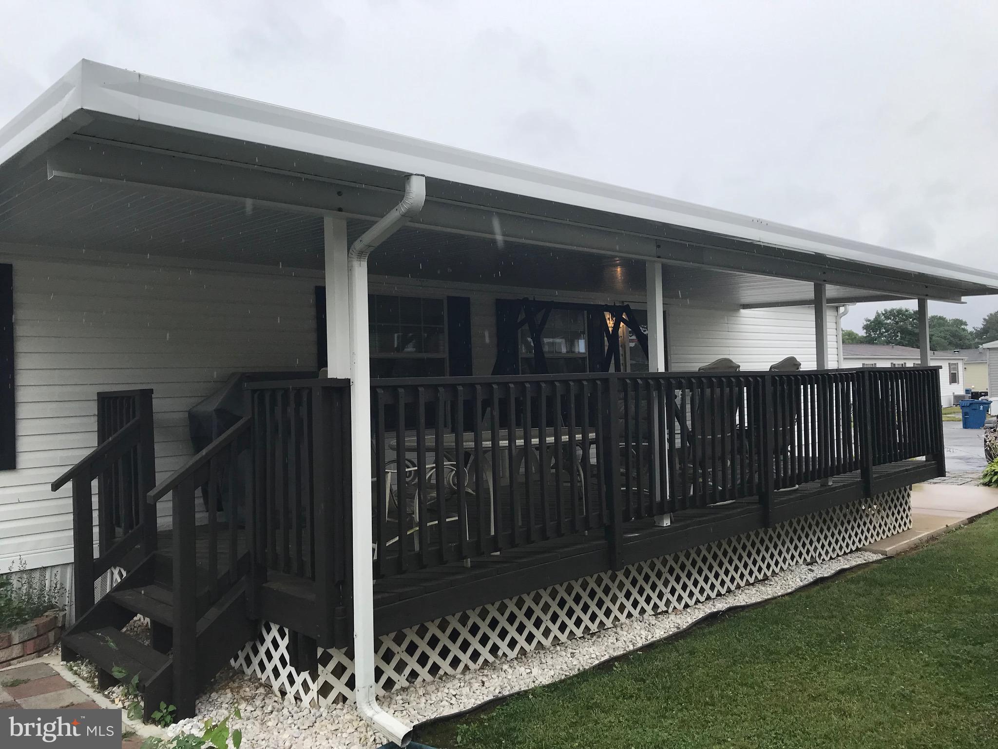 LAKESIDE VILLAGE - Residential