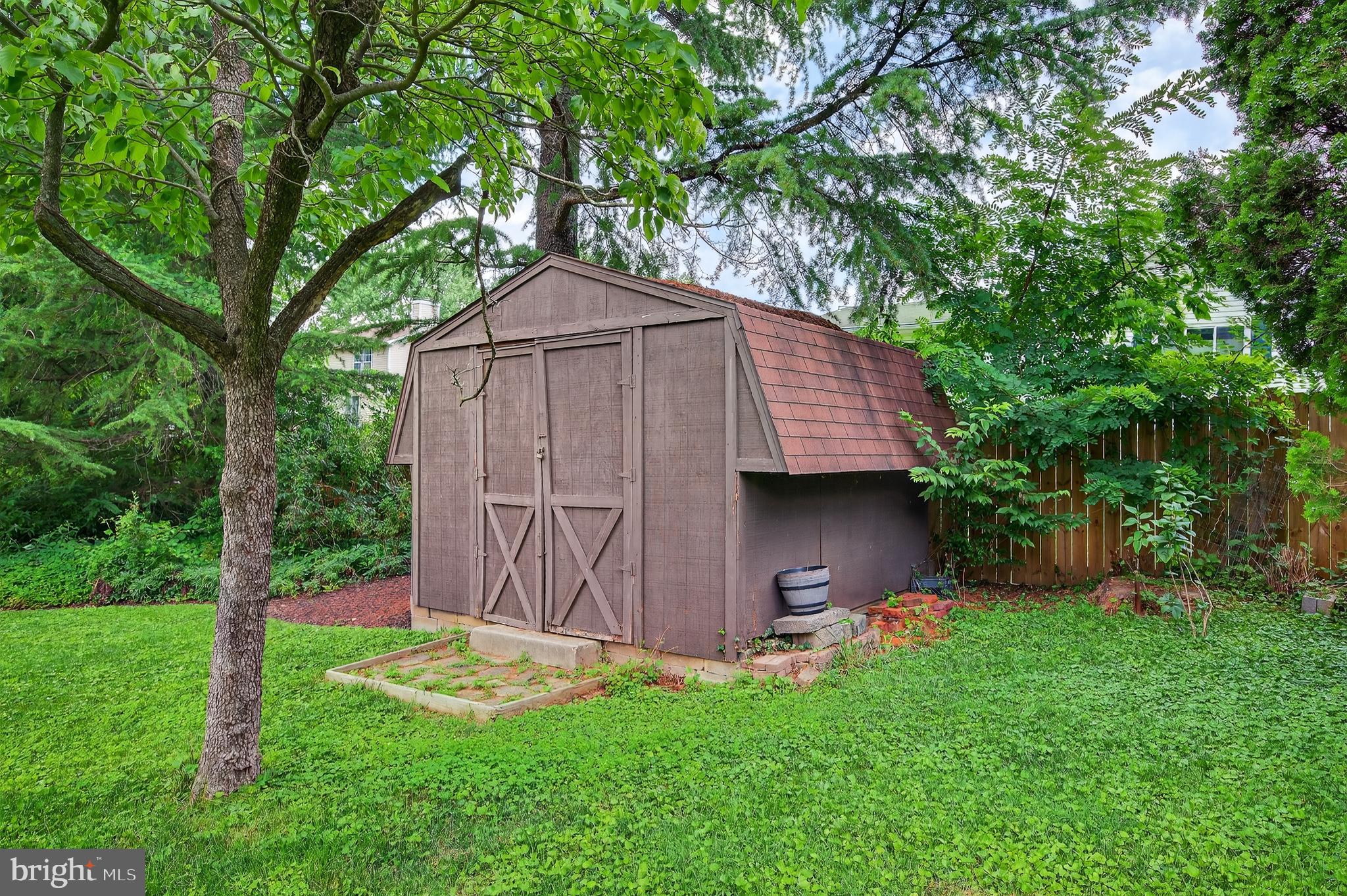 MEADOWOOD - Residential