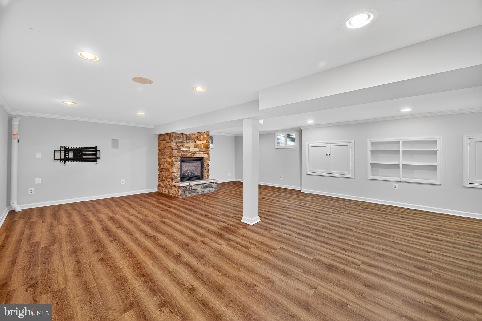 MEADOWOOD - Residential