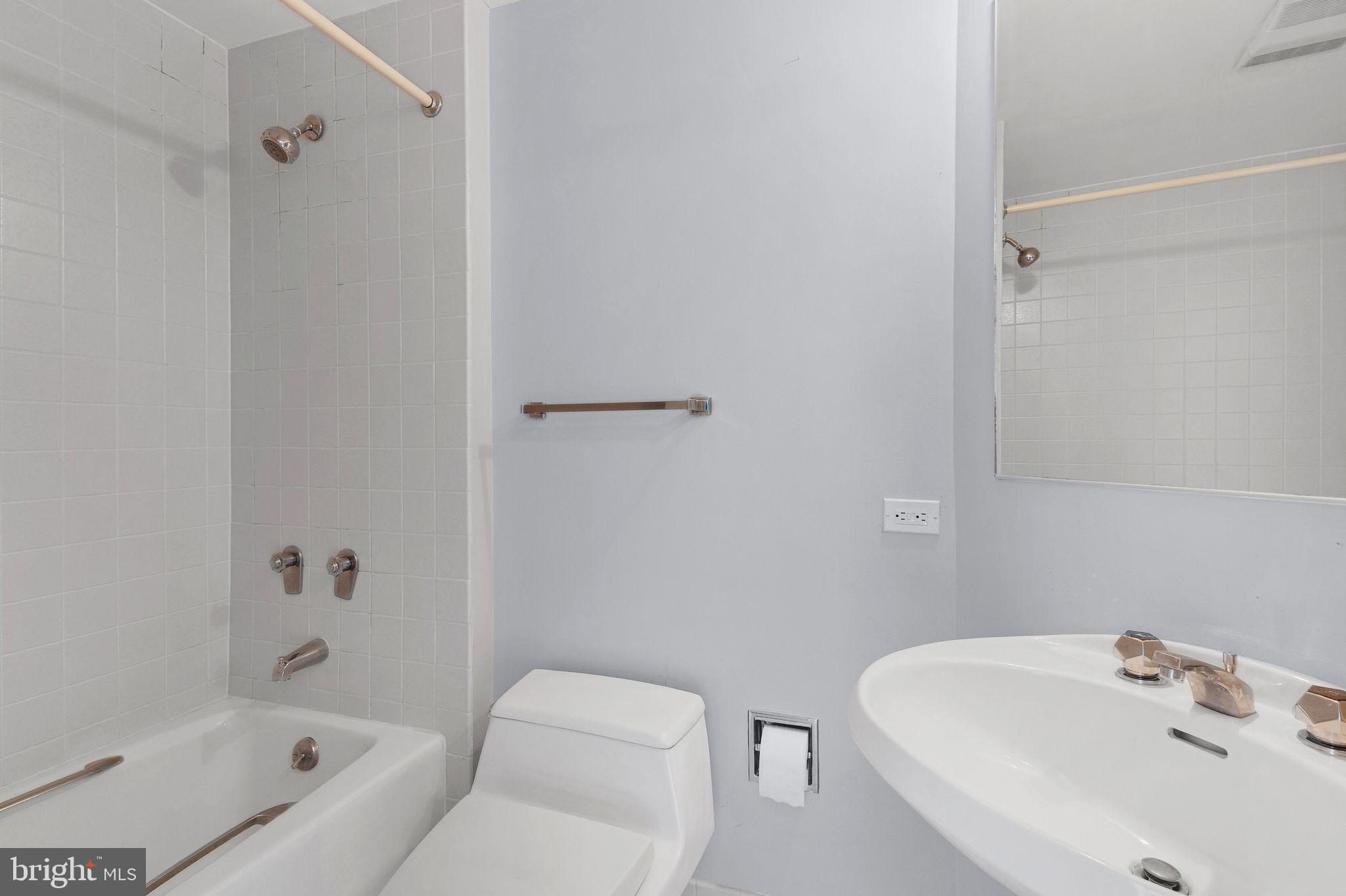 WATERFORD HOUSE - Residential