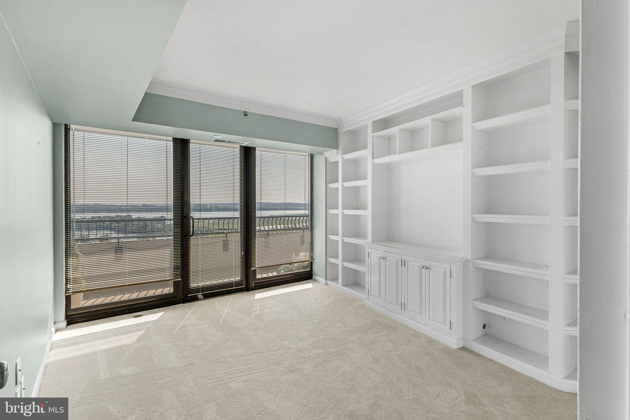 WATERFORD HOUSE - Residential