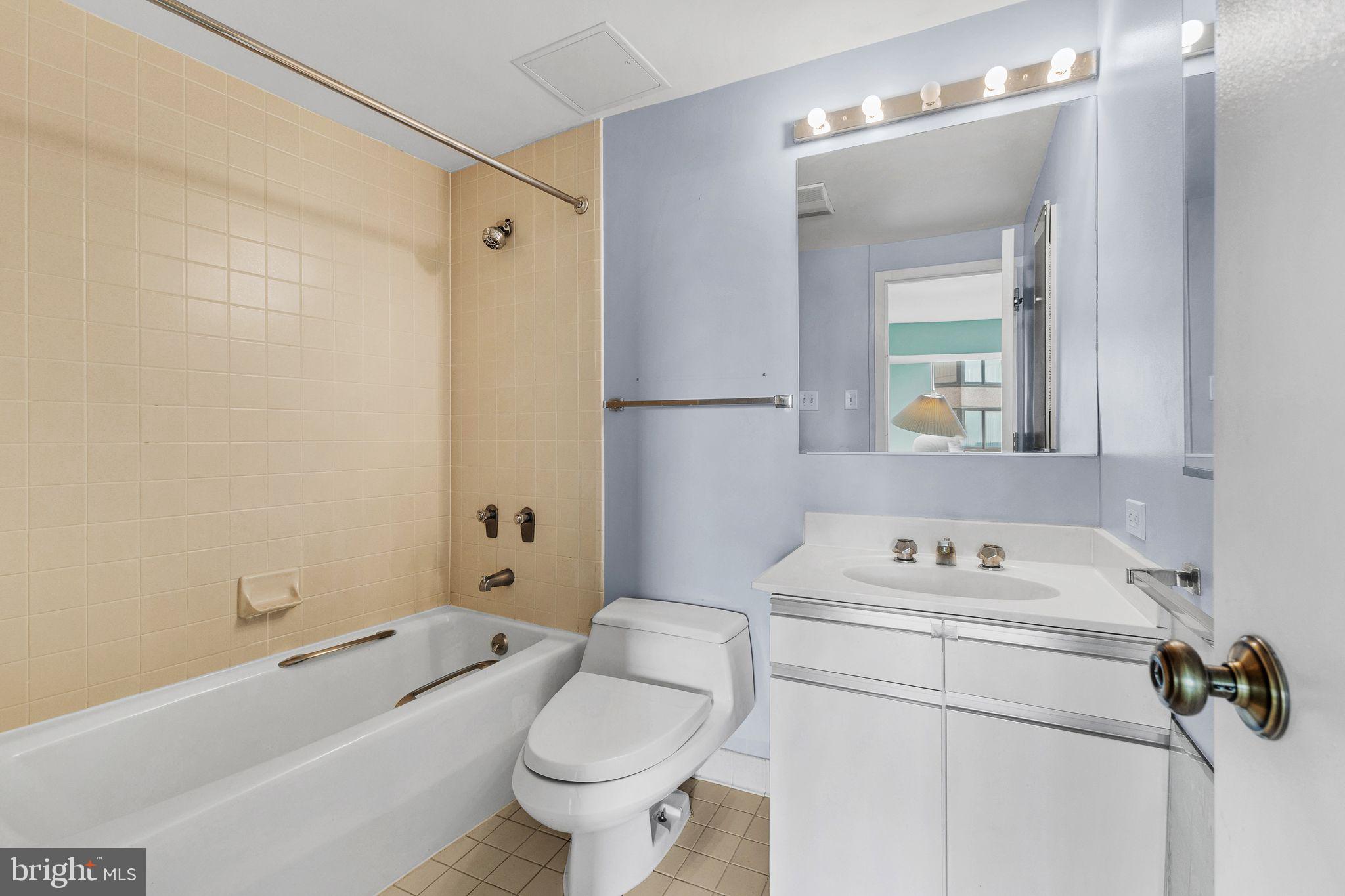 WATERFORD HOUSE - Residential