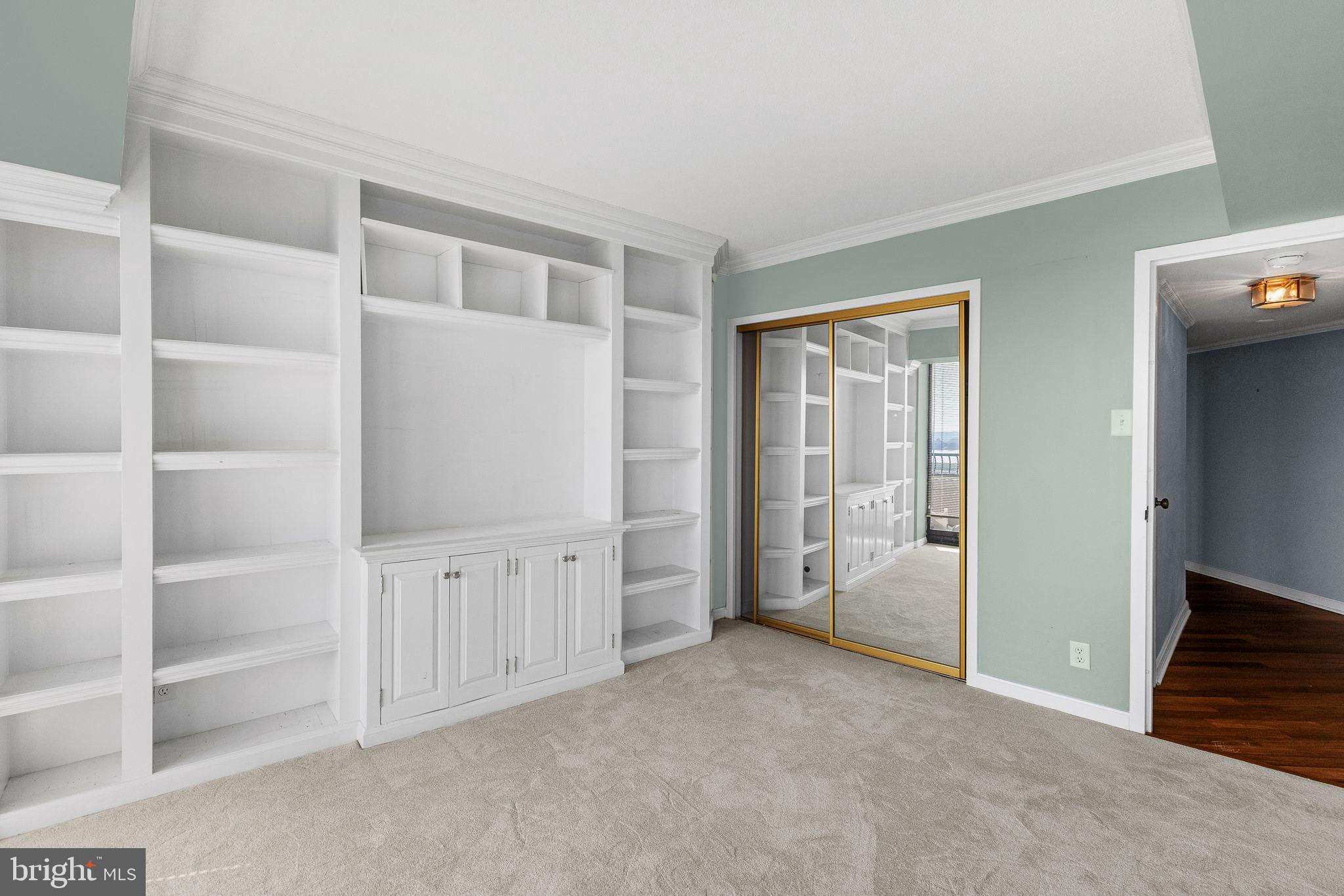 WATERFORD HOUSE - Residential