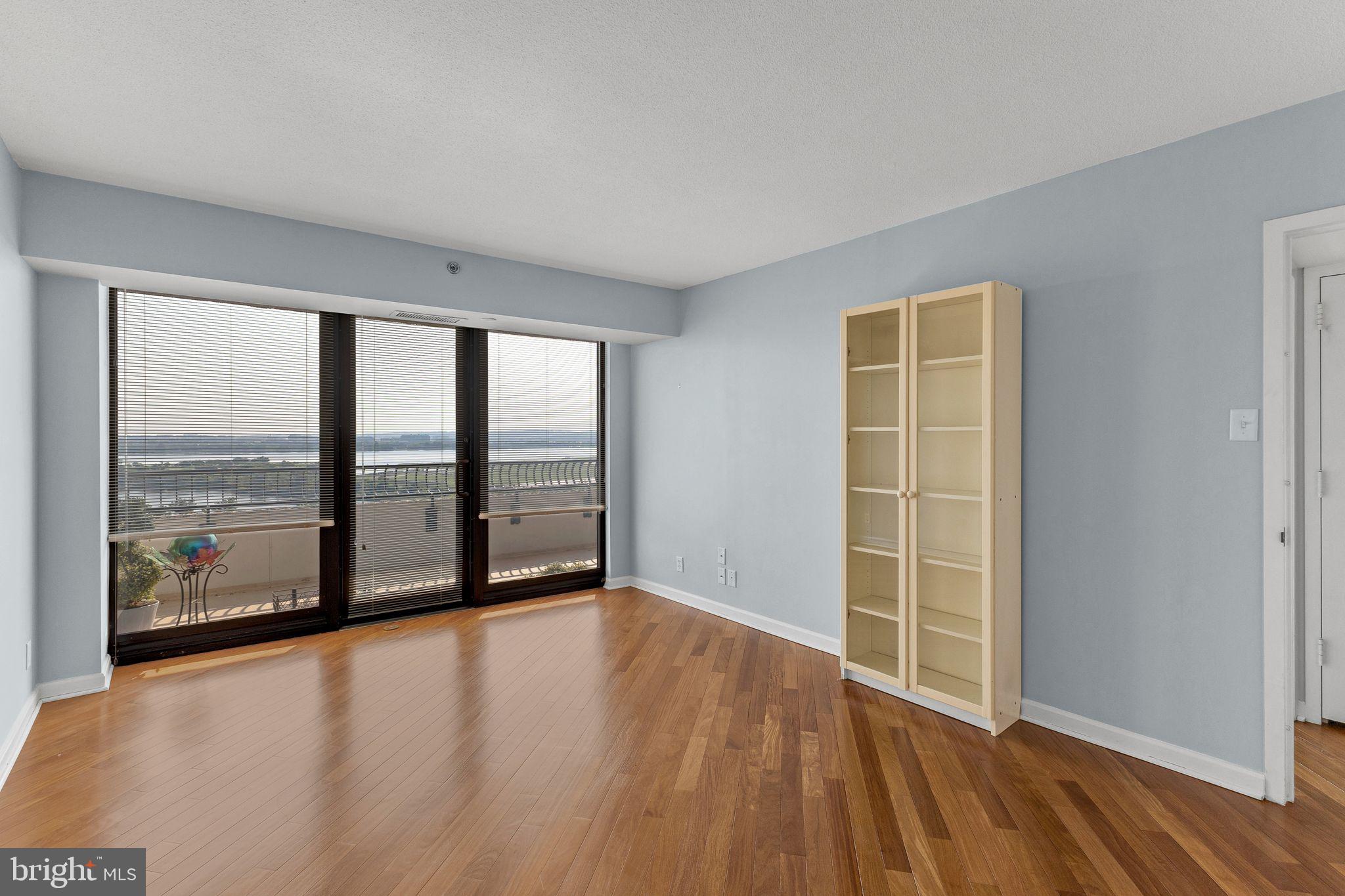 WATERFORD HOUSE - Residential