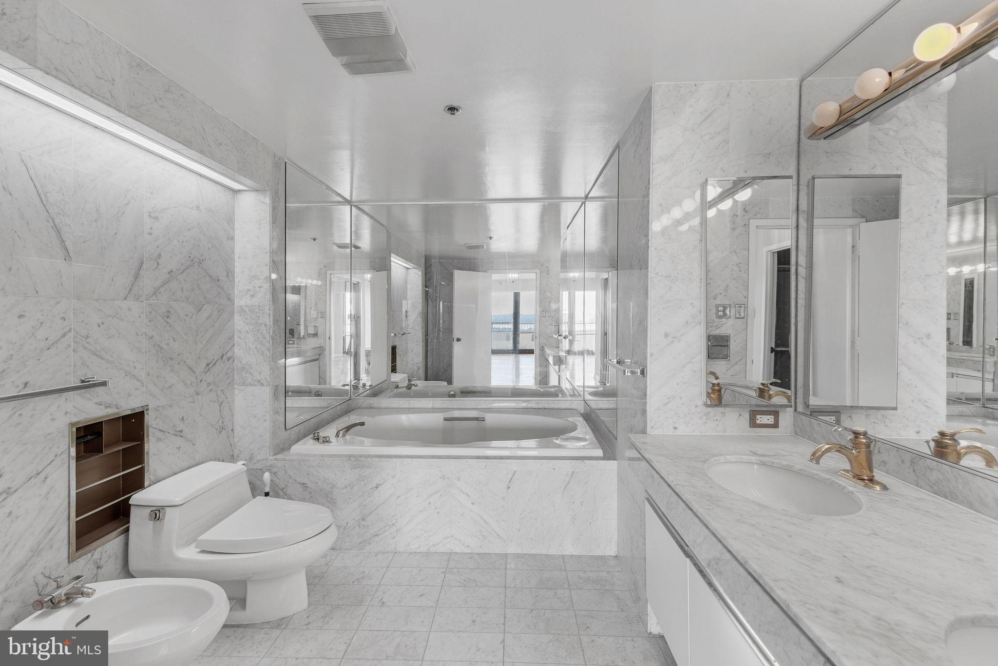 WATERFORD HOUSE - Residential