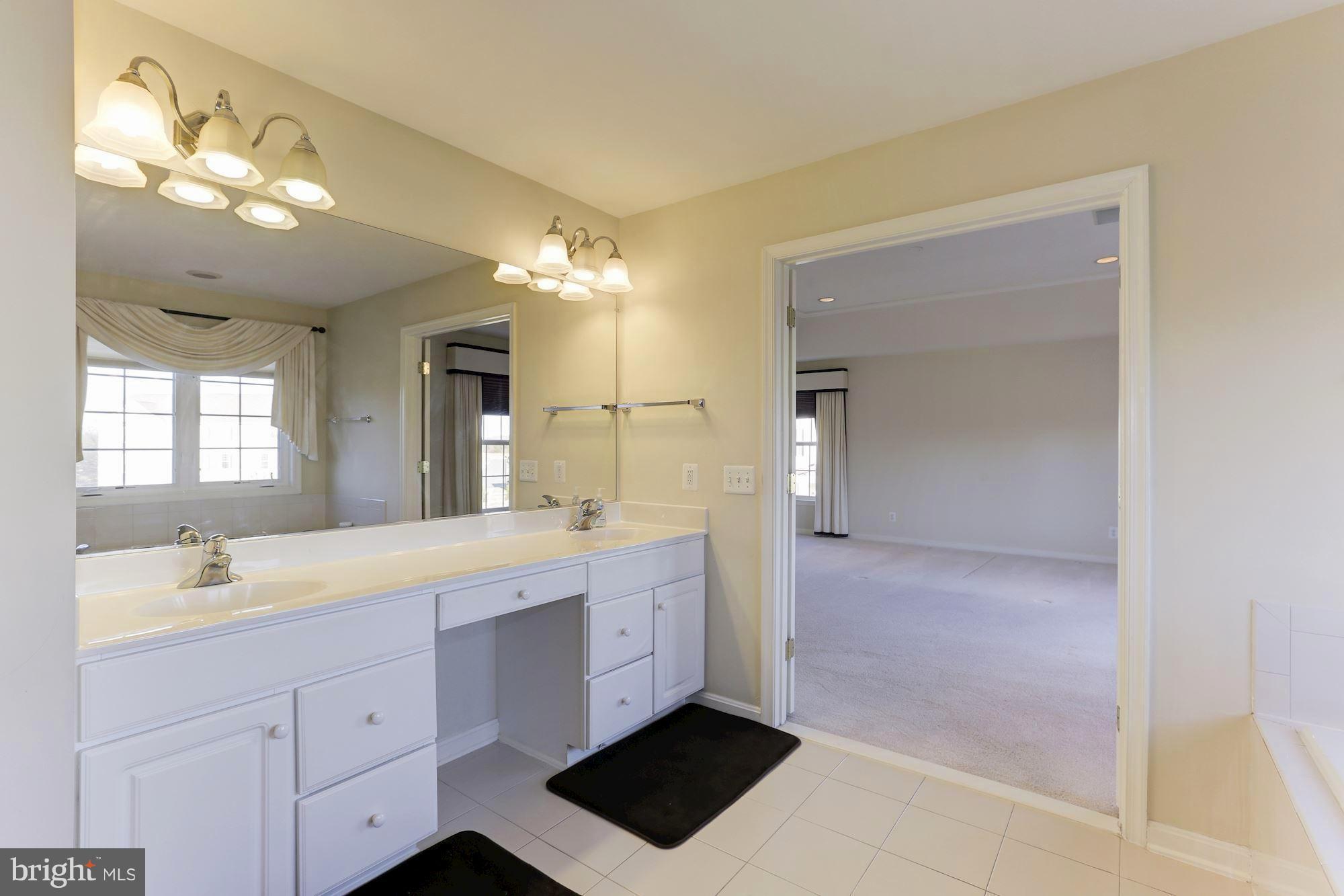 THE RIDINGS AT BLUE SPRING - Residential Lease